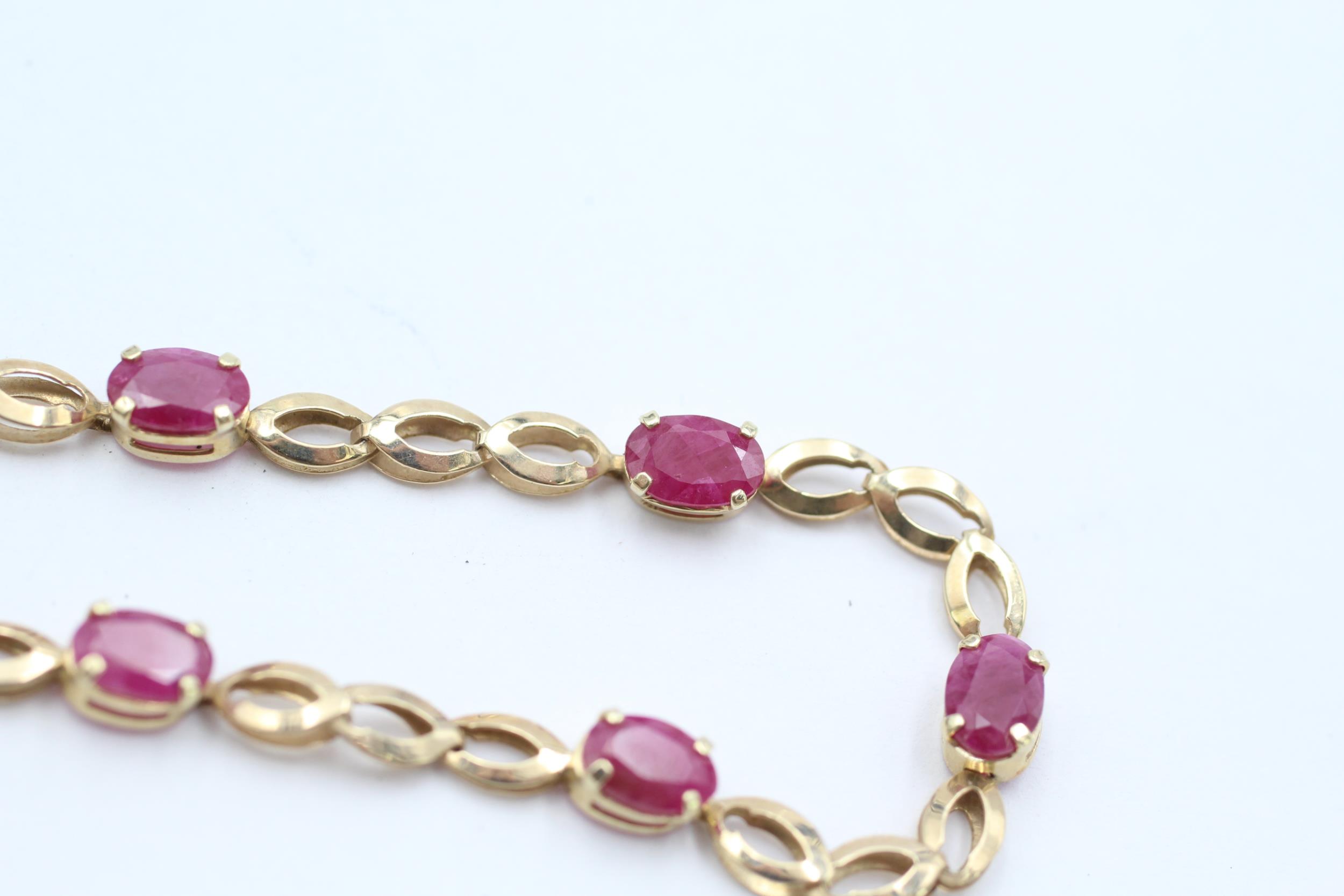 10ct gold ruby bracelet - 2.8 g - Image 3 of 5