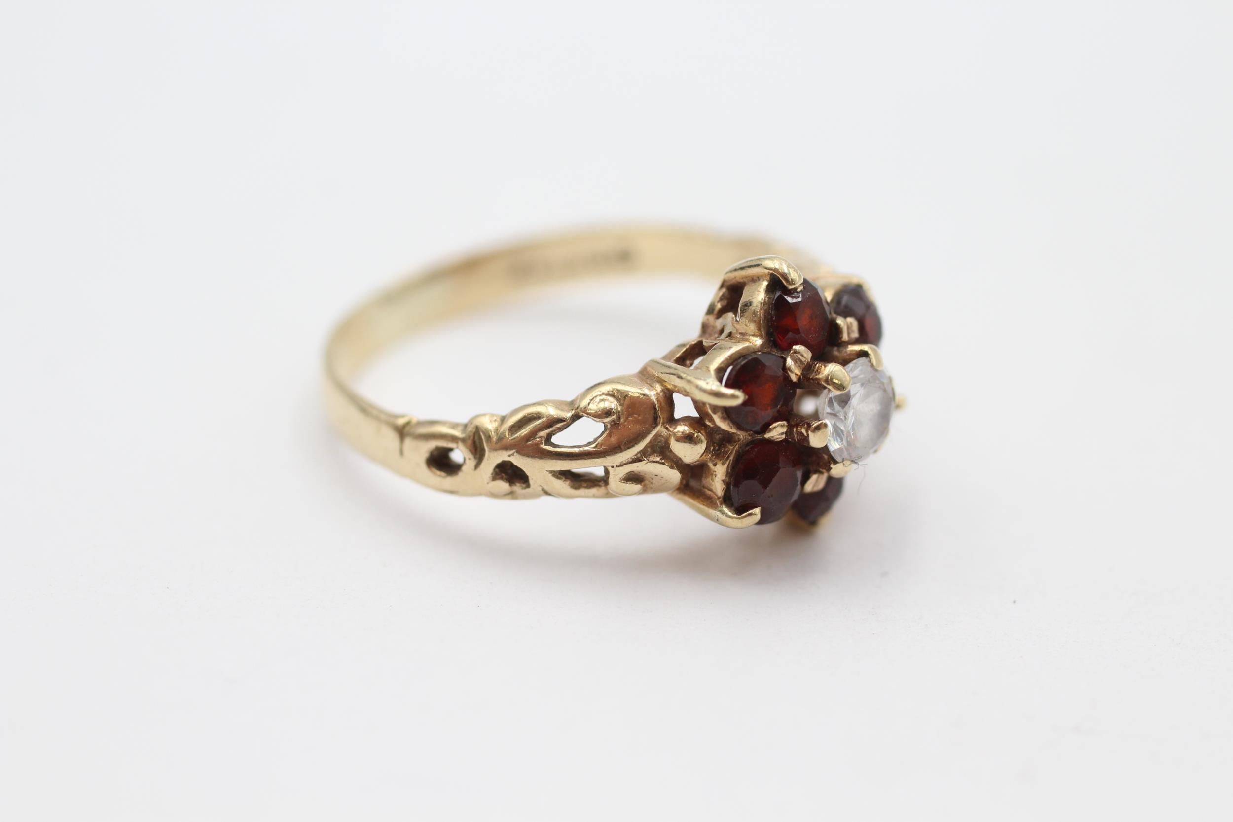 9ct gold 1970's garnet & cubic zirconia cluster ring Size N - 2.6 g - Image 2 of 5