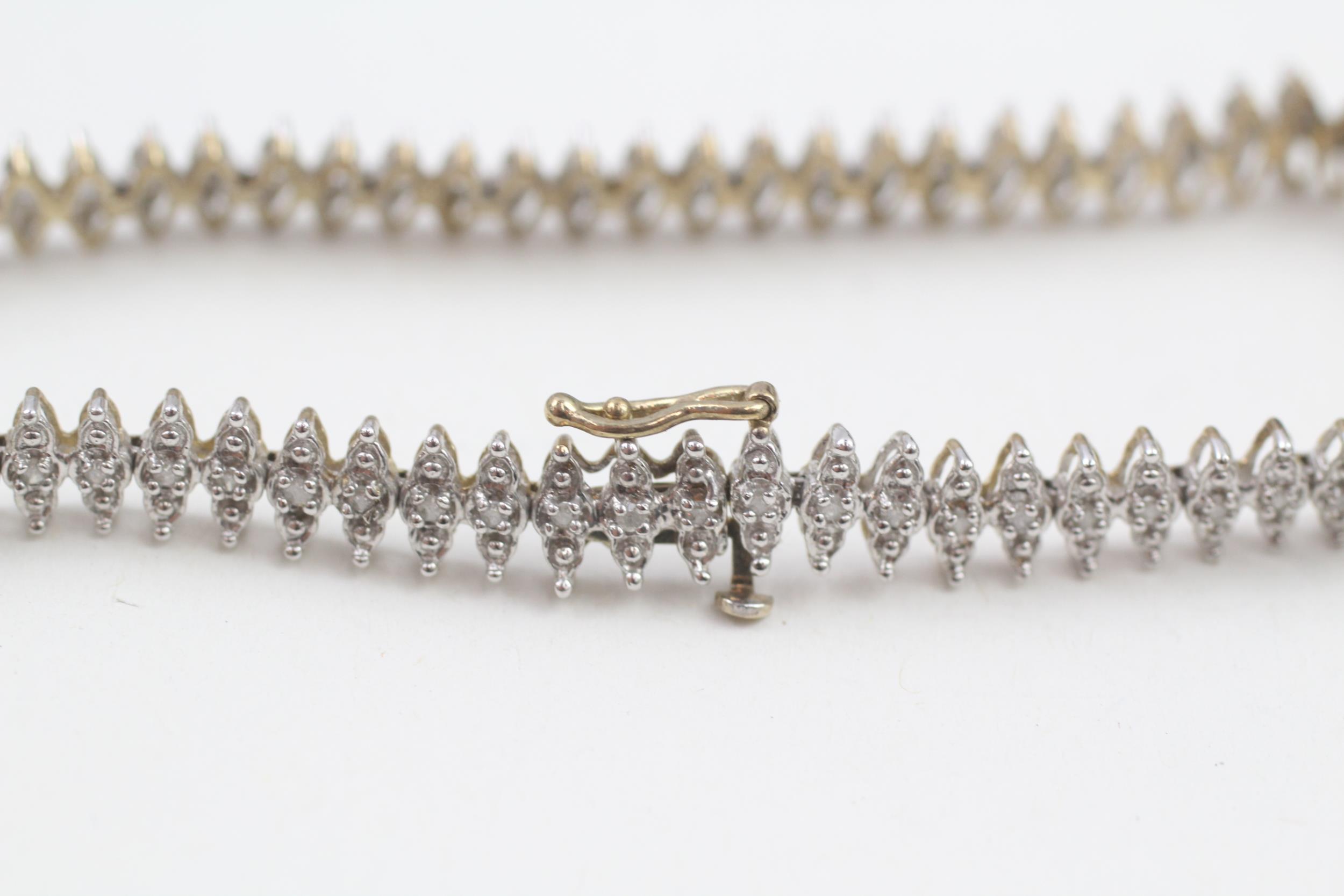 9ct gold diamond link bracelet, claw set (7.7g) - Image 2 of 5