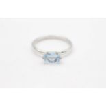 9ct gold oval cut aquamarine solitaire ring Size M - 1.4 g