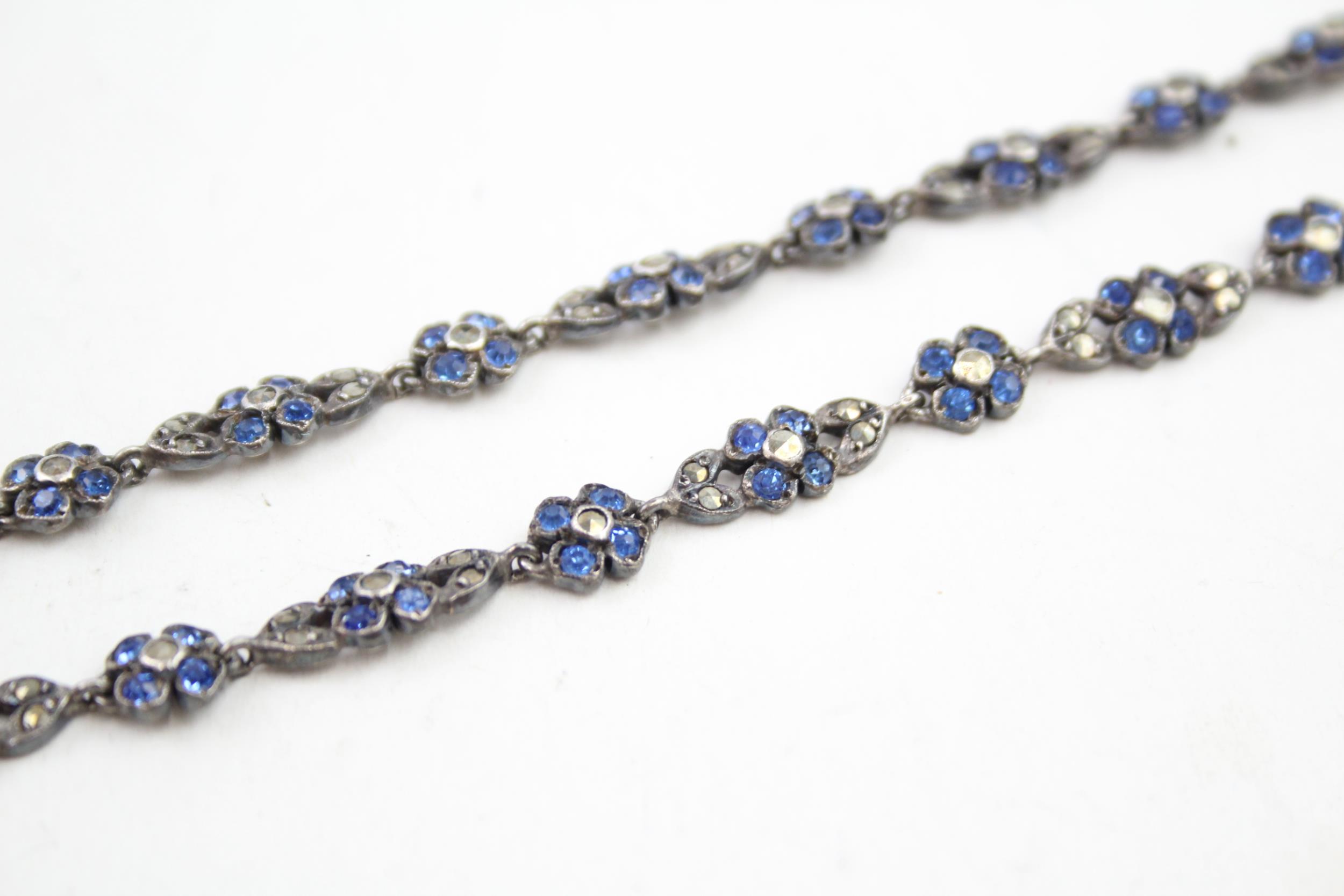 An early 20th century silver marcasite and paste floral necklace (clasp has 9ct tongue) (23g) - Image 3 of 6