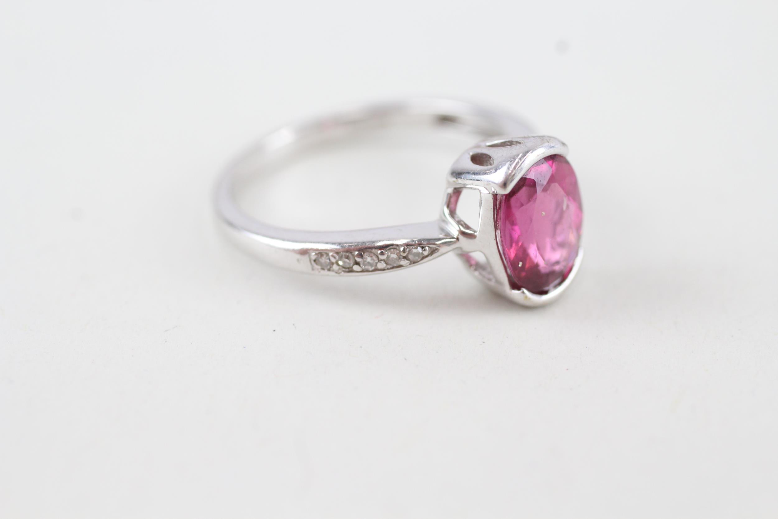 9ct gold oval cut pink tourmaline & diamond ring (2.8g) Size N - Image 2 of 4