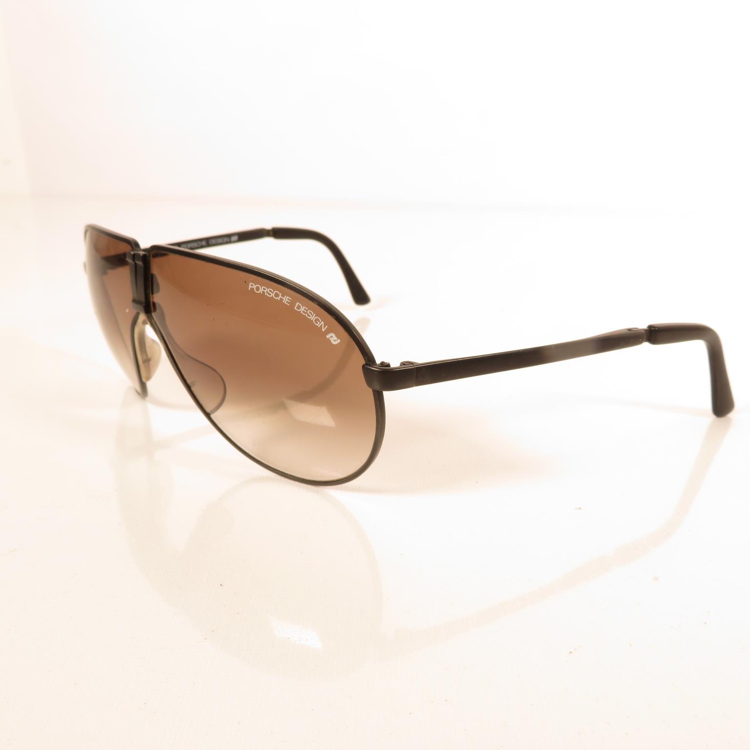 Pair of Porsche Folding Sunglasses, Per Sol folding Sunglasses, Oakley sunglasses and Porsche design - Bild 15 aus 17