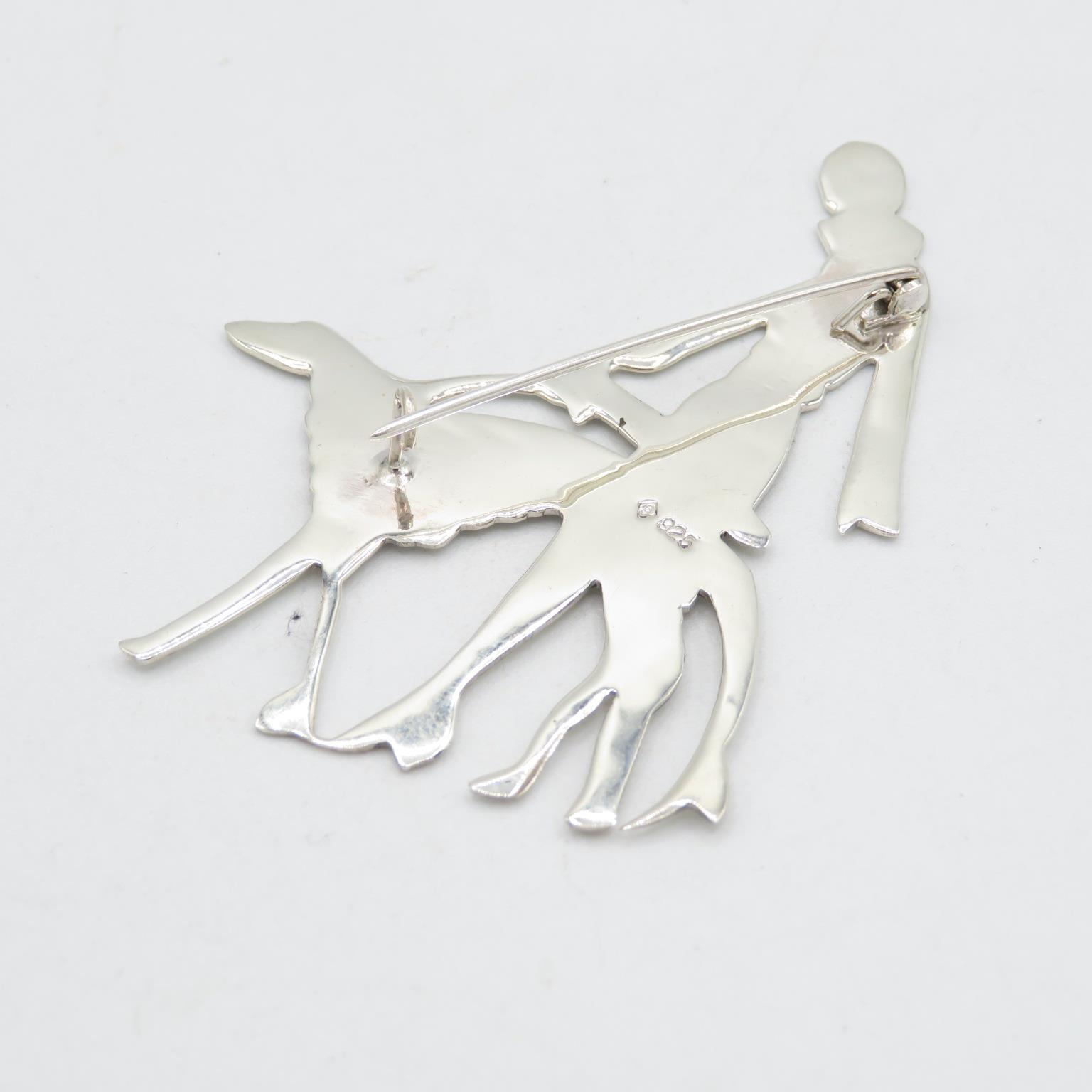 925 HM Sterling Silver Art Deco style brooch with lady and saluki dog with tight fitting pin (10g) - Image 3 of 4