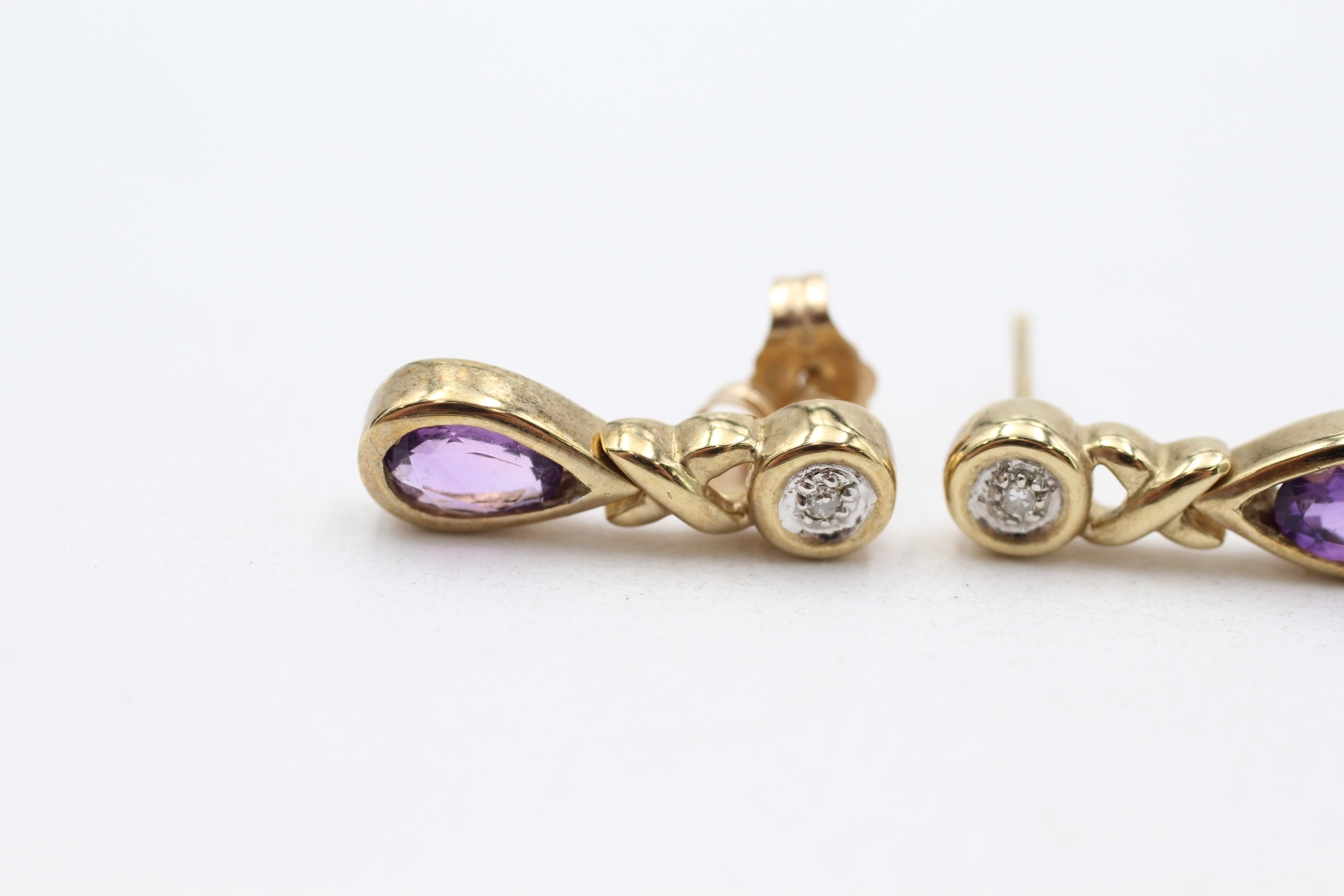 9ct gold diamond & pear shape amethyst dangle earrings - 2.6 g - Image 2 of 4