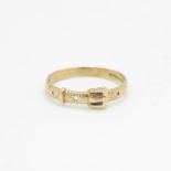 9ct gold buckle ring Size P - 1.3 g