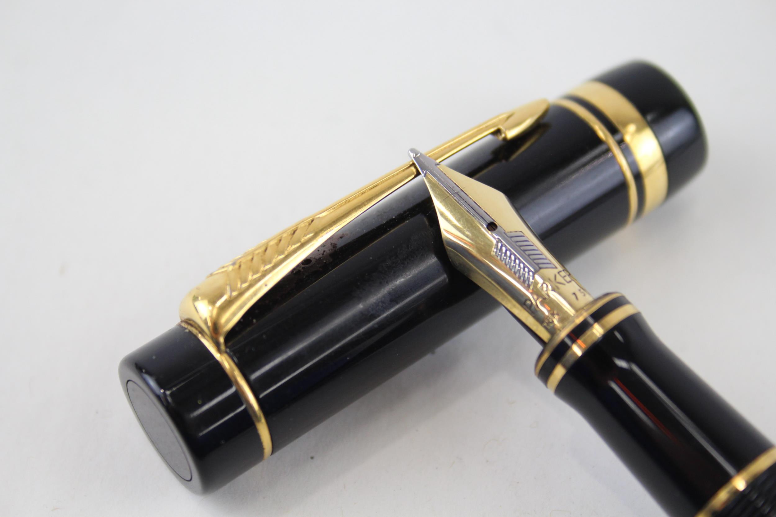 PARKER Duofold Special Black Lacquer Fountain Pen w/ 18ct Gold Nib WRITING - Dip Tested & WRITING In - Image 2 of 5