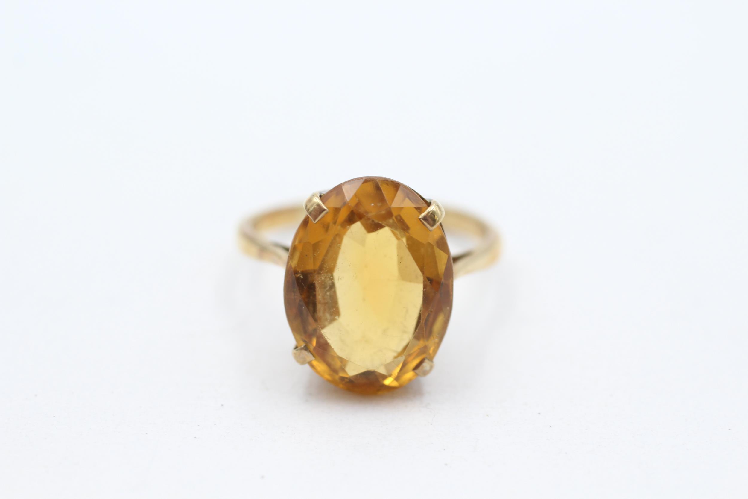 9ct gold oval citrine single stone ring Size L - 3.3 g