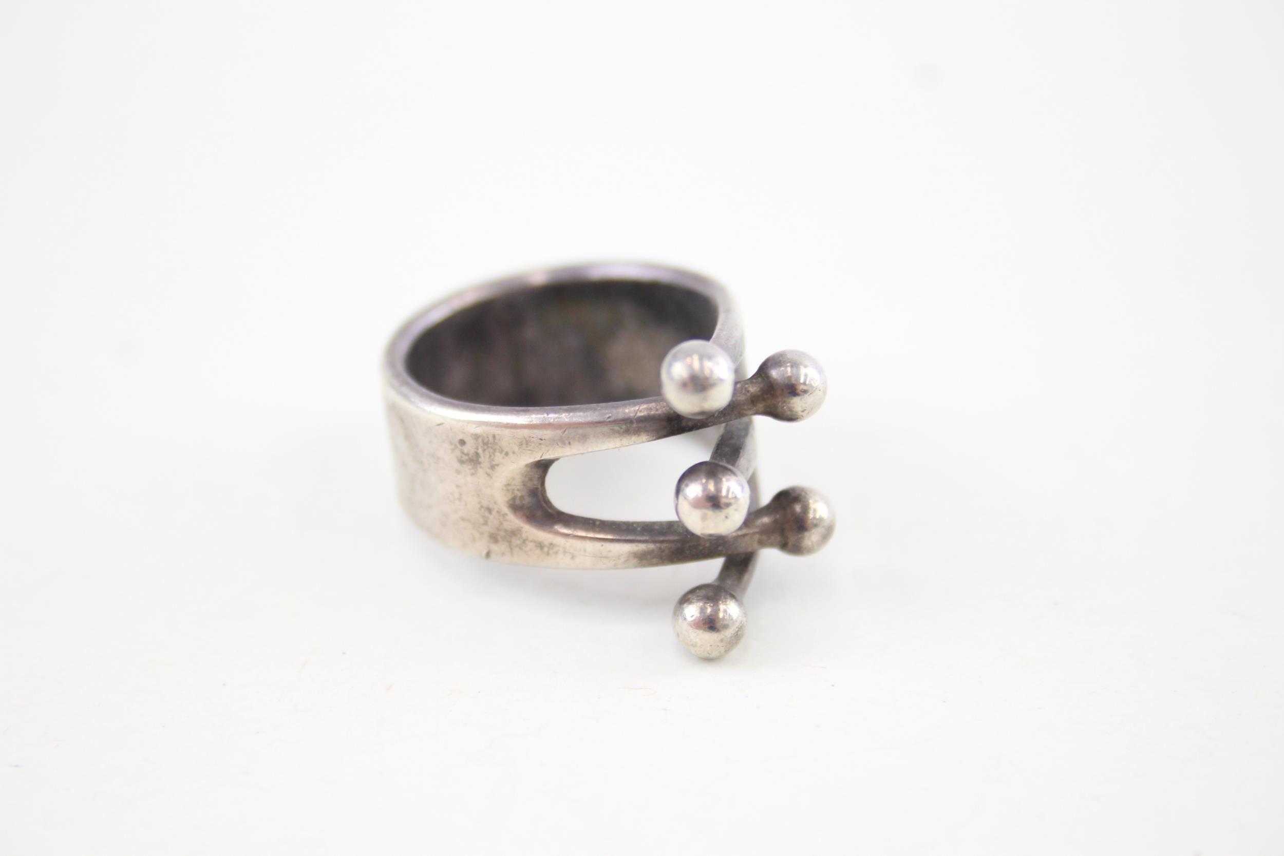 Two mid century Scandinavian silver jewellery pieces (15g). - Image 2 of 6