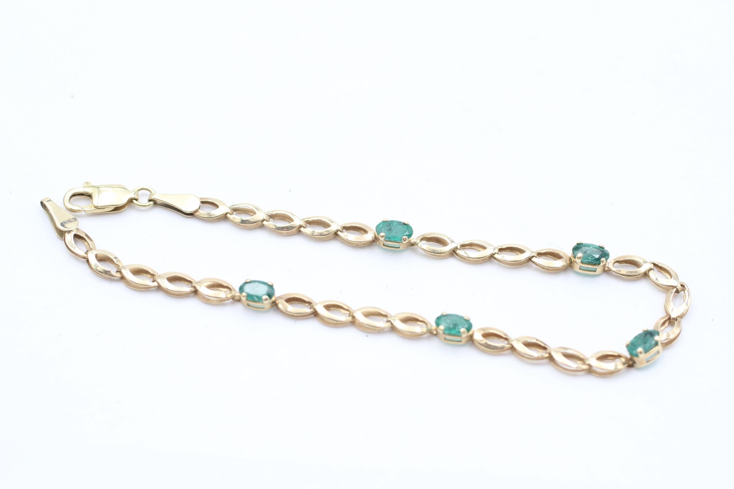 10ct gold emerald bracelet - 2.2 g