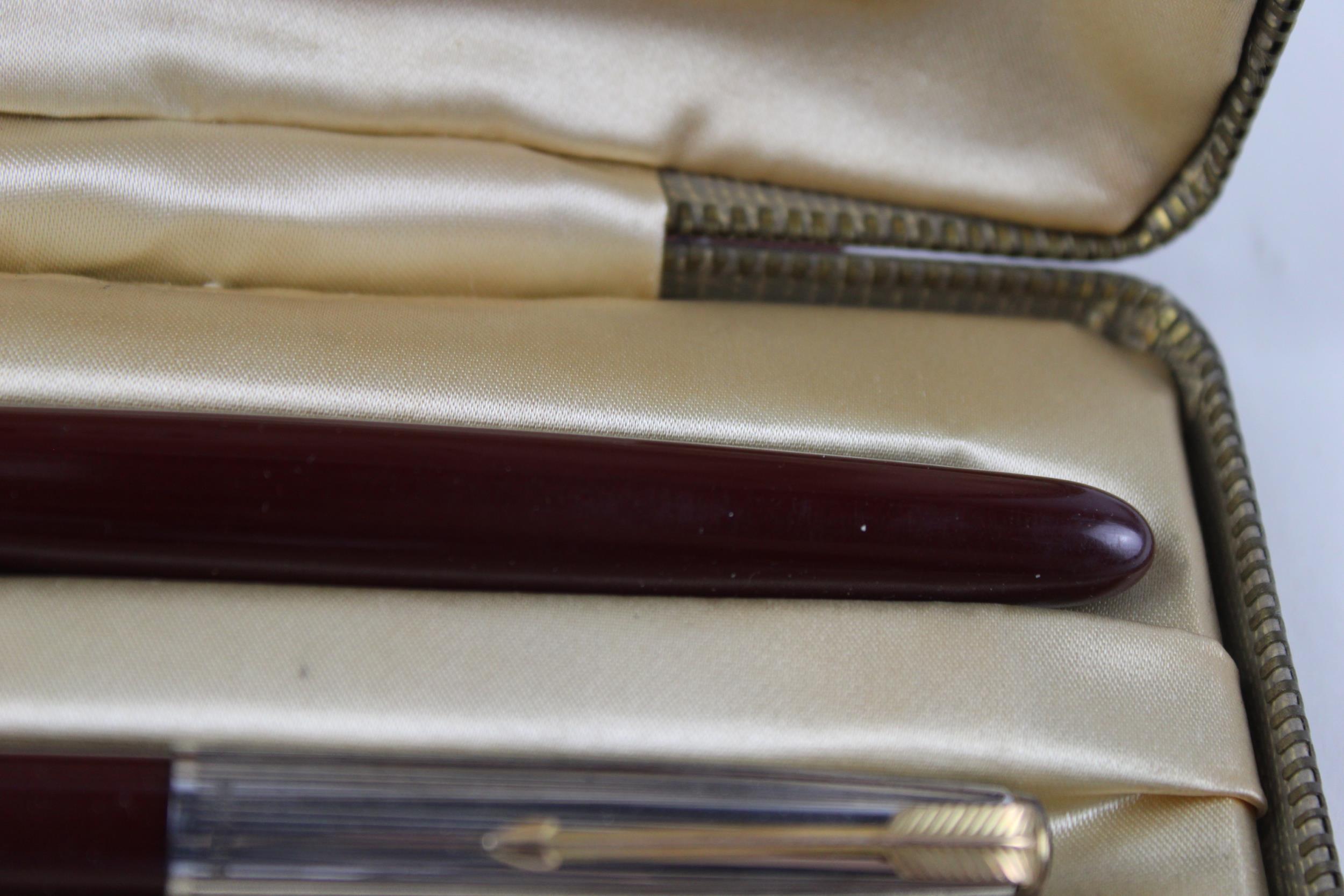 Vintage PARKER 51 Burgundy Fountain Pen w/ 14ct Gold Nib, Rolled Silver Cap, Box - w/ Matching - Image 5 of 6