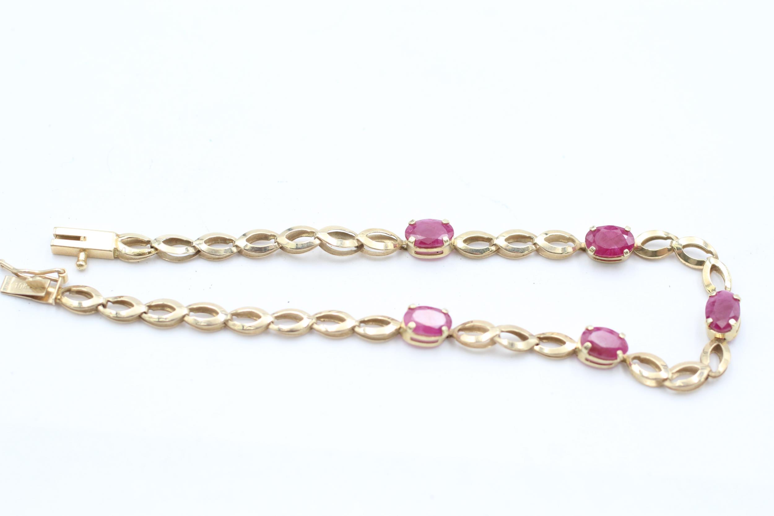 10ct gold ruby bracelet - 2.8 g