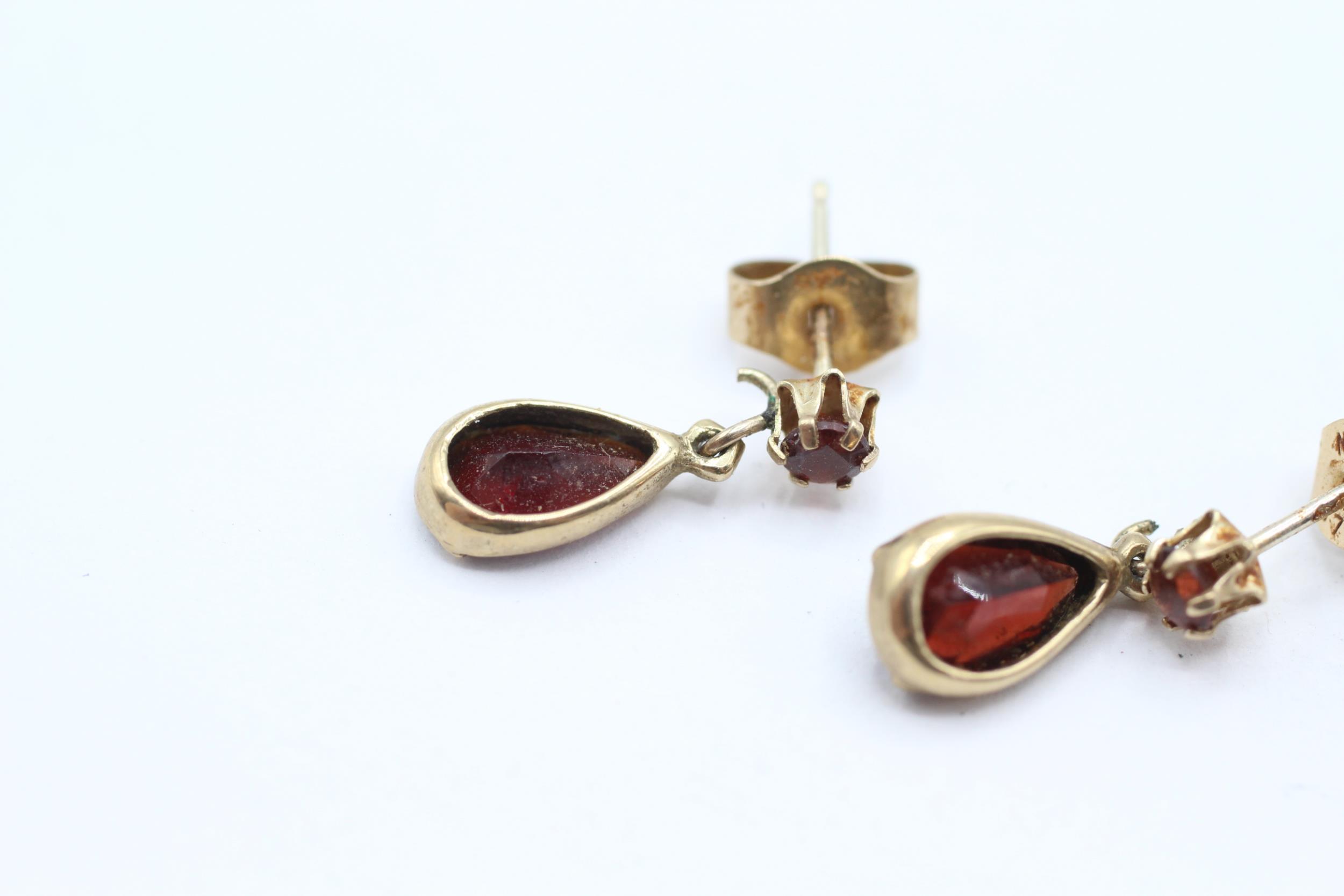 9ct gold pear cut garnet drop earrings with scroll backs - 1.3 g - Image 2 of 4