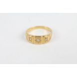 18ct gold antique star set diamond trilogy ring - MISHAPEN - AS SEEN Size N 1/2 - 3.4 g