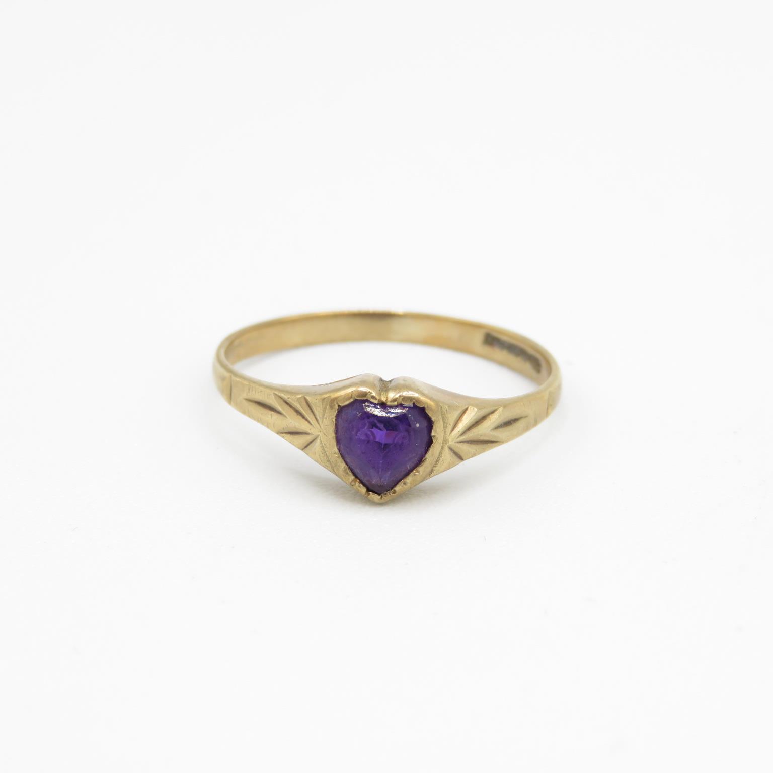9ct gold heart amethyst single stone ring with engraved shoulders - MISHAPEN - AS SEEN Size K - 1.