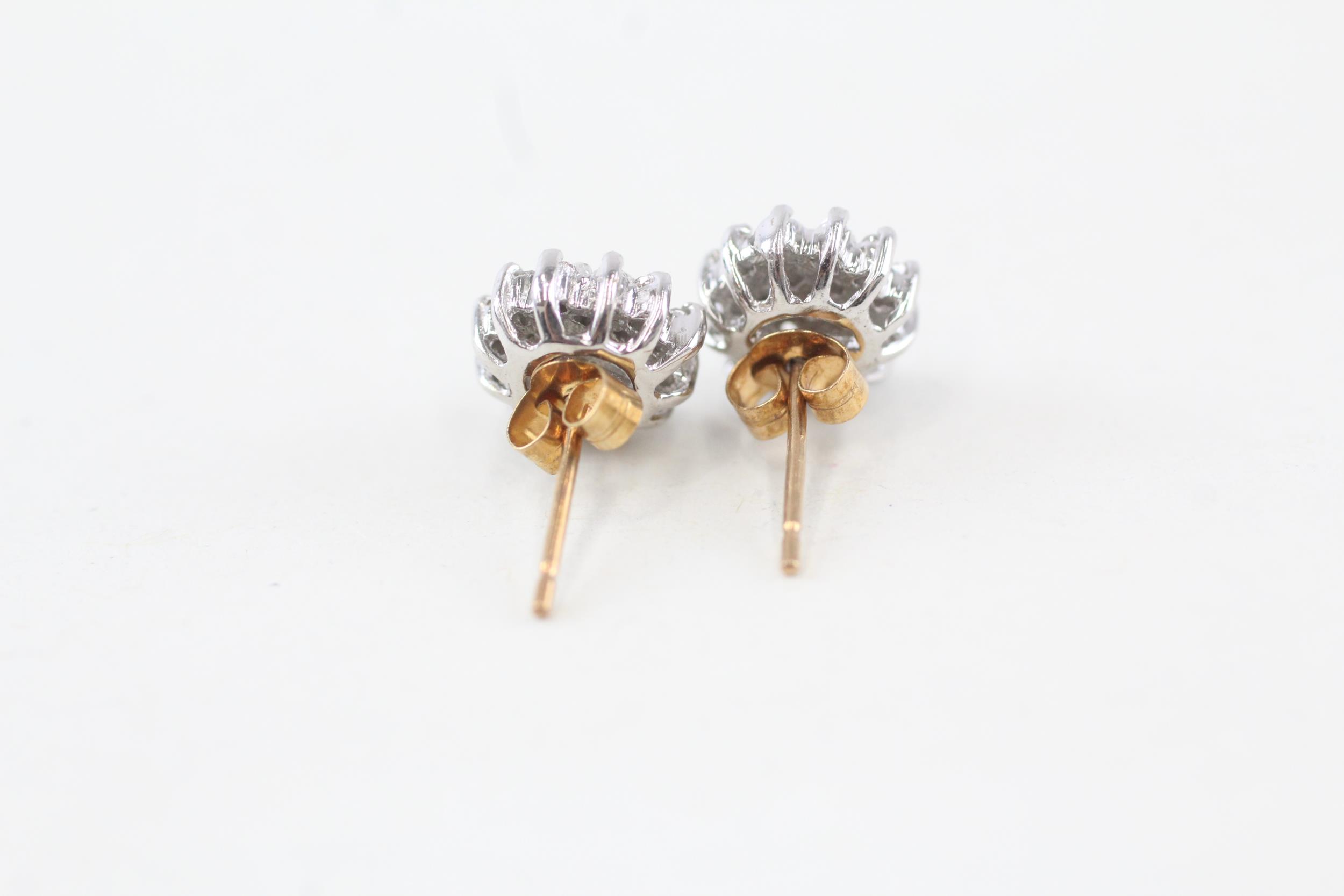 9ct gold diamond set cluster stud earrings - 1.6 g - Image 3 of 4