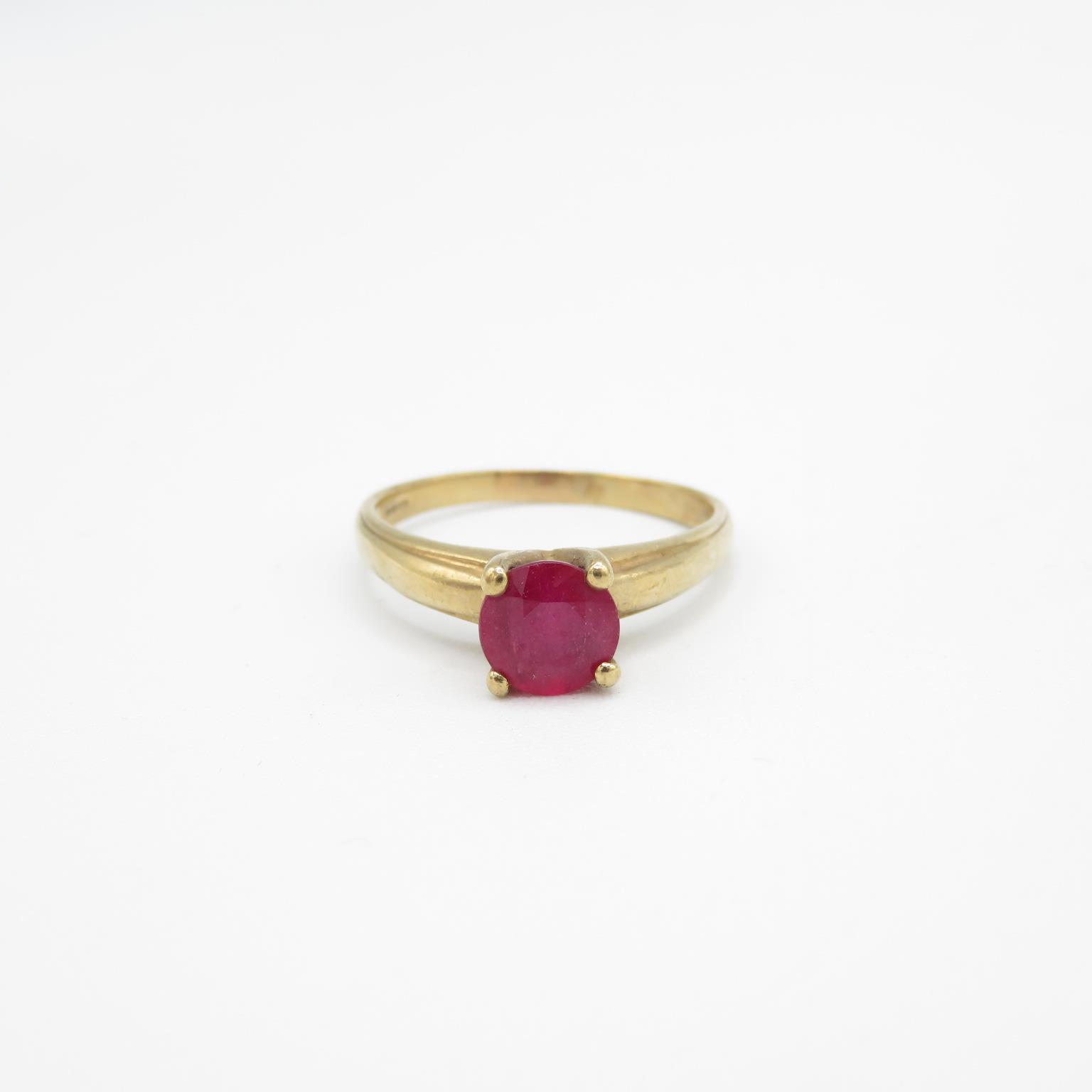 9ct gold enhanced ruby solitaire ring, claw set Size S - 2.9 g