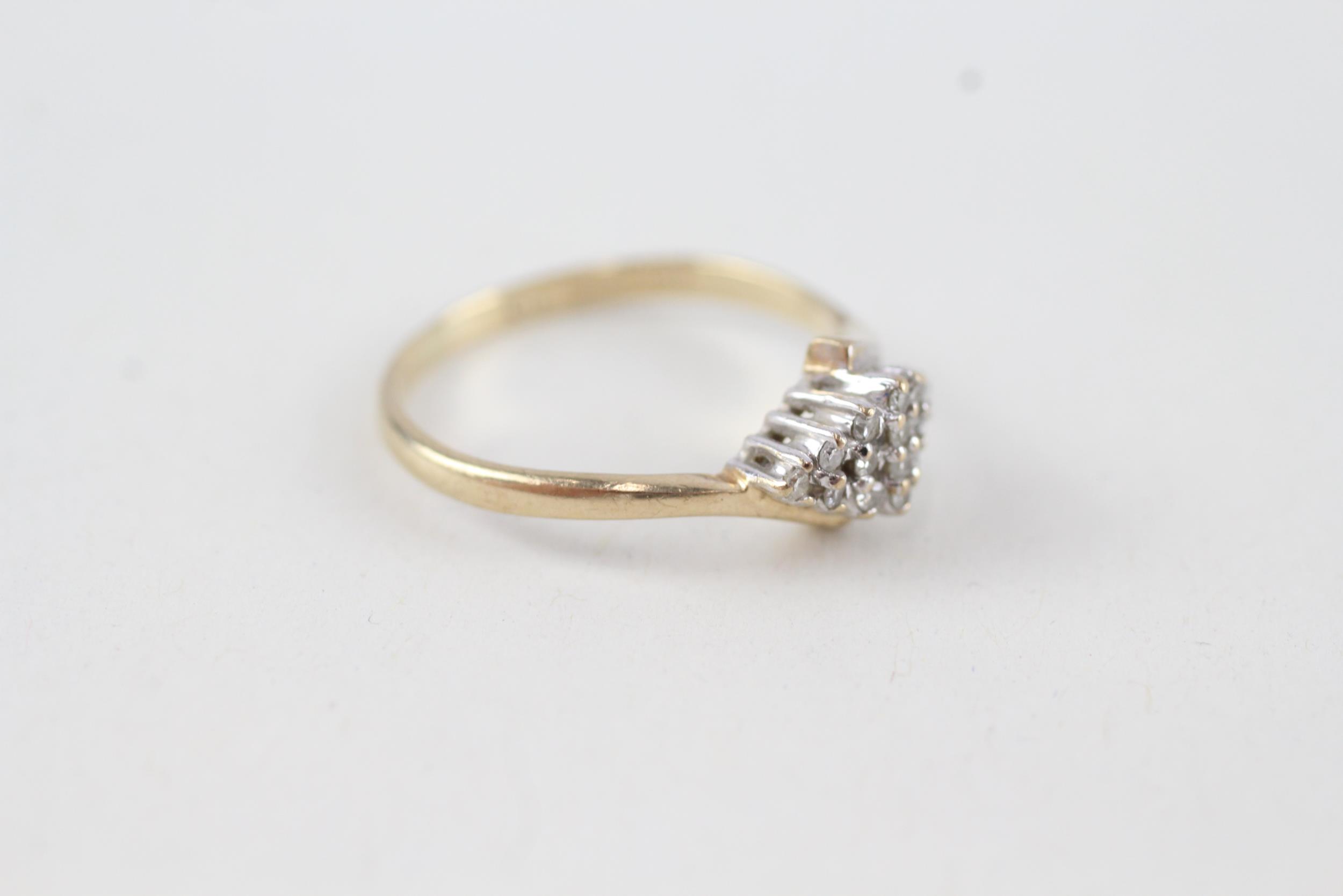 9ct gold vintage diamond cluster ring, claw set (1.6g) Size L - Image 2 of 4