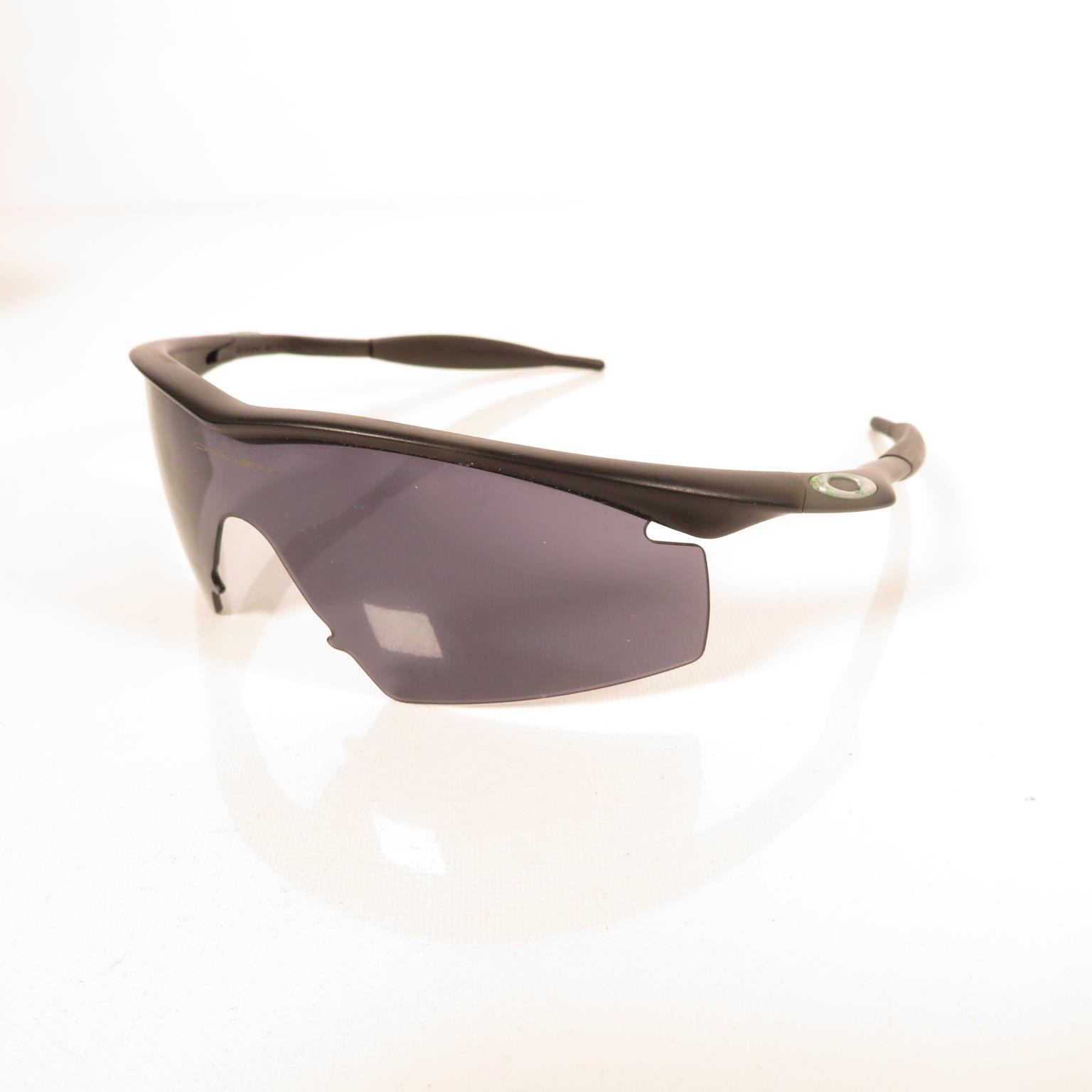 Pair of Porsche Folding Sunglasses, Per Sol folding Sunglasses, Oakley sunglasses and Porsche design - Bild 4 aus 17