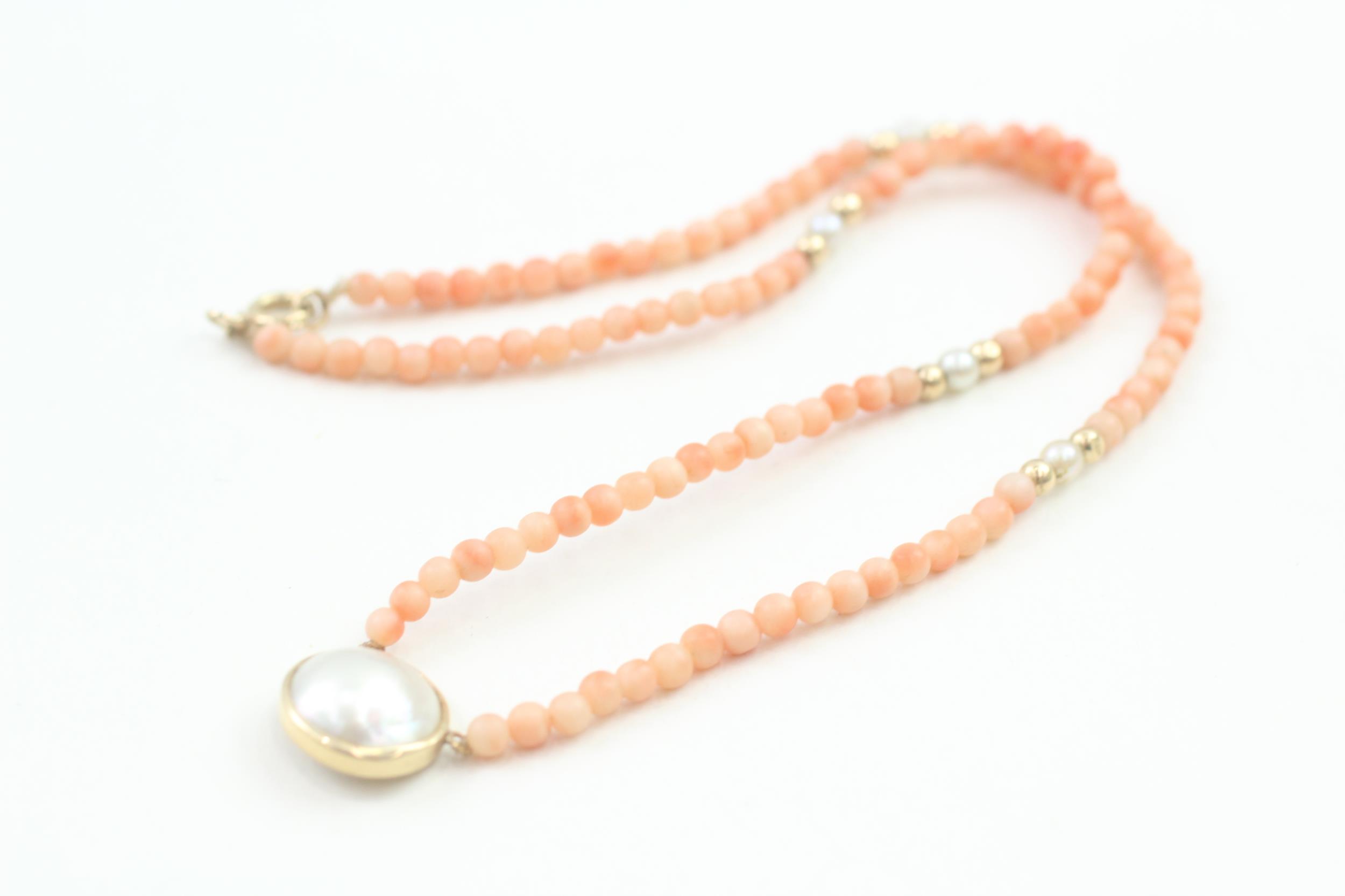 9ct gold coral, cultured & mabe pearl necklace (7g)