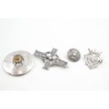 Four Scottish silver brooches including a luckenbooth (32g)