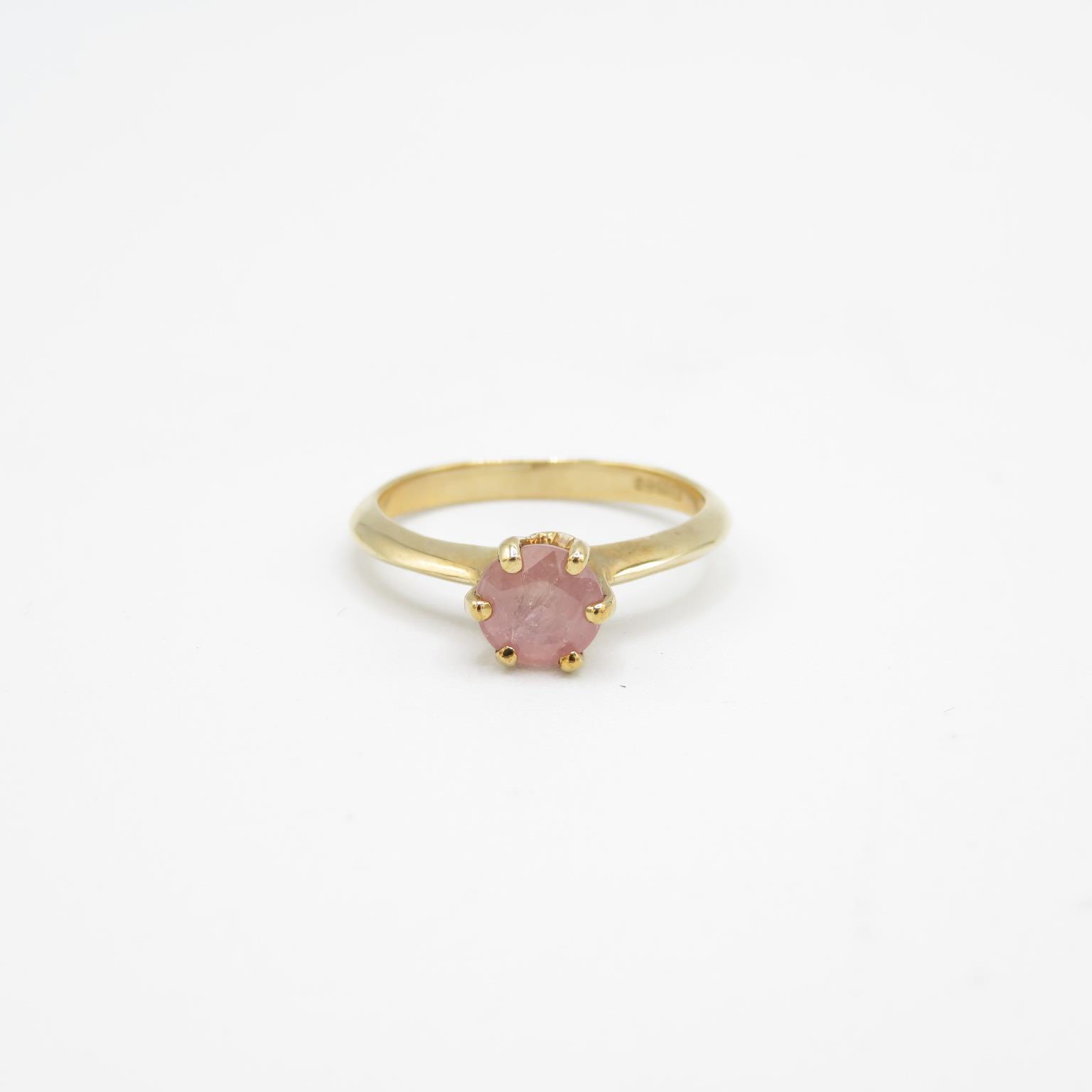 9ct gold pink gemstone solitaire ring (2.2g) Size N