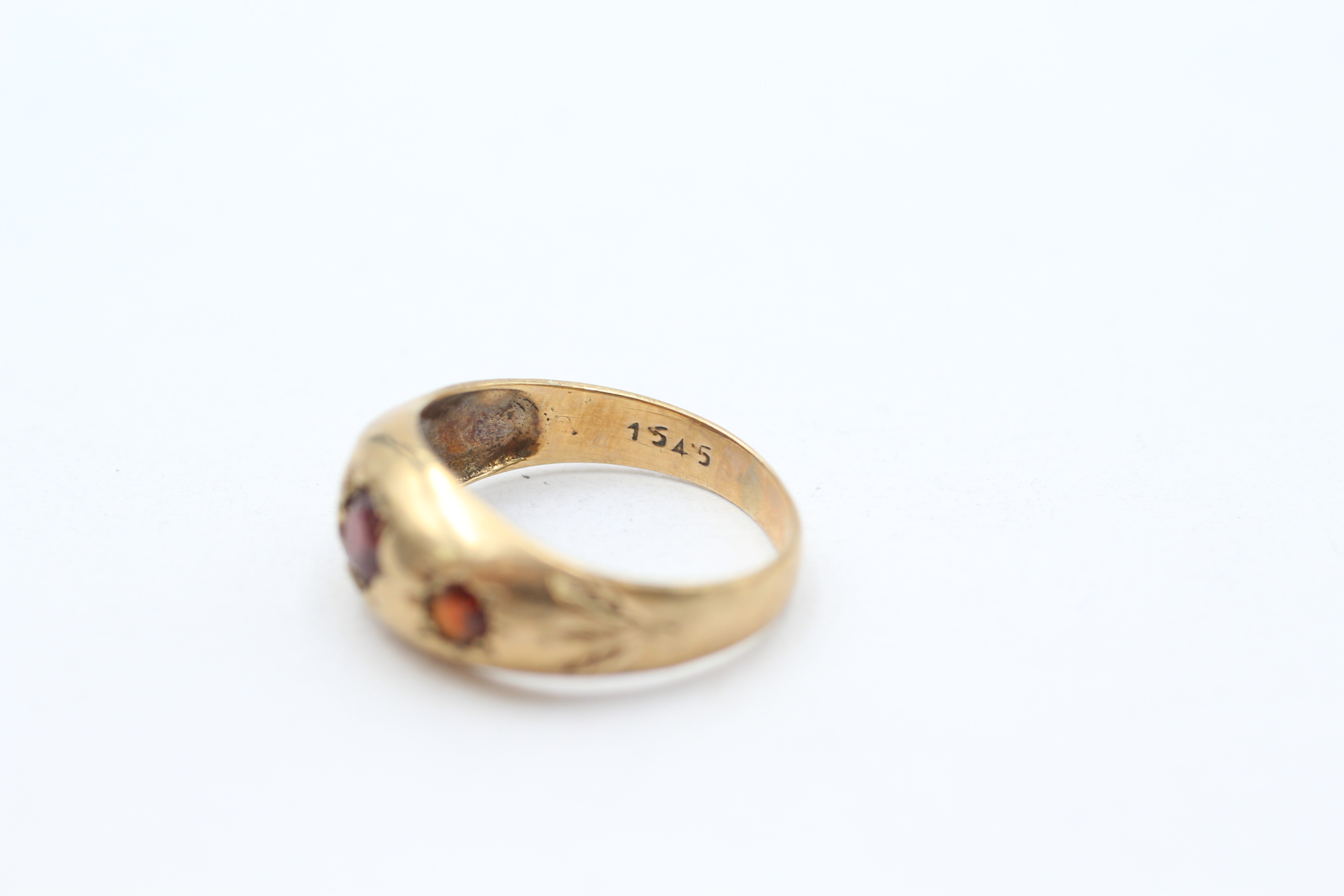 9ct gold antique garnet three stone ring with starburst motif Size M - 2.5 g - Image 5 of 5