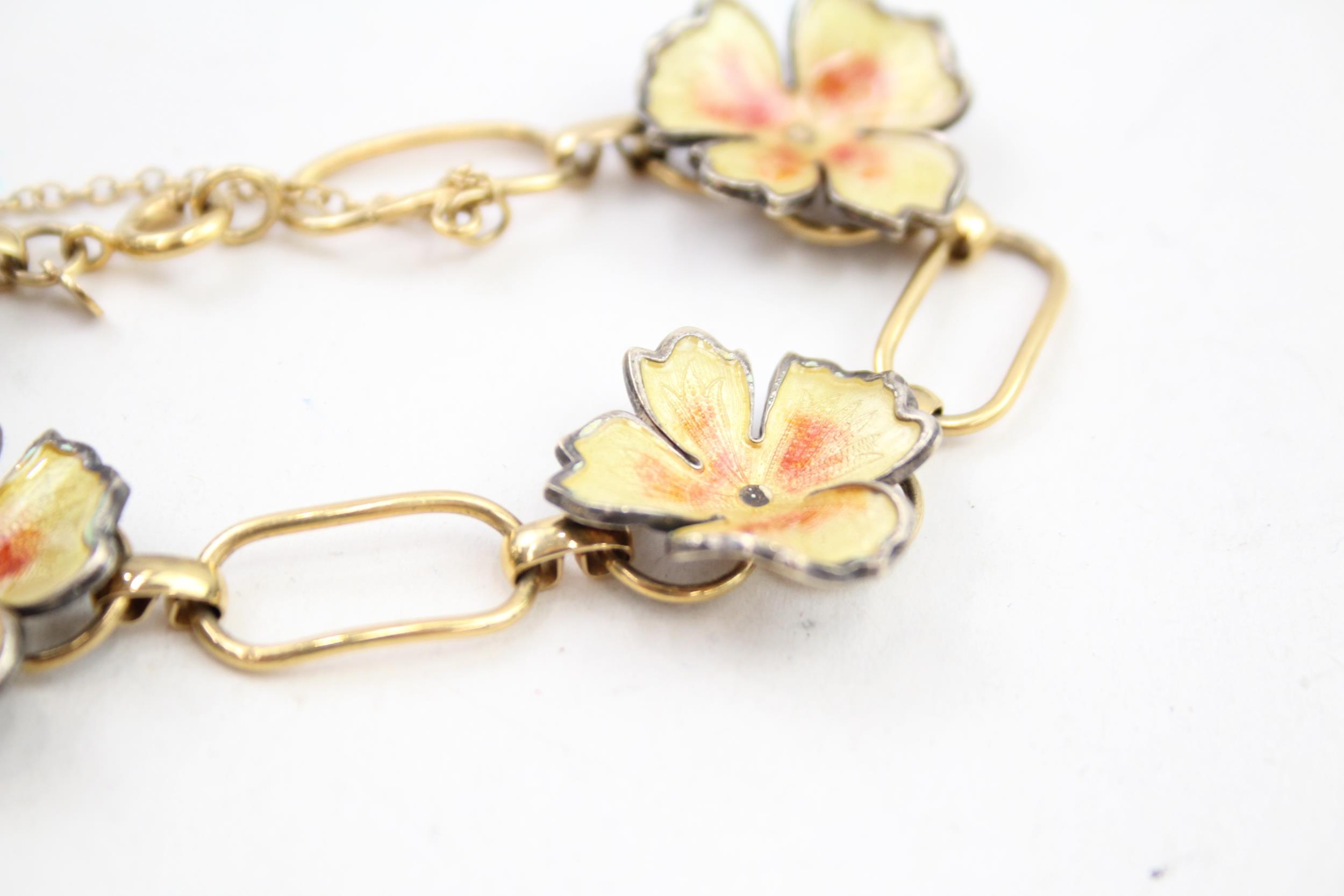 A mid century gold plated and silver enamel bracelet by Wells (18g) - Image 5 of 6