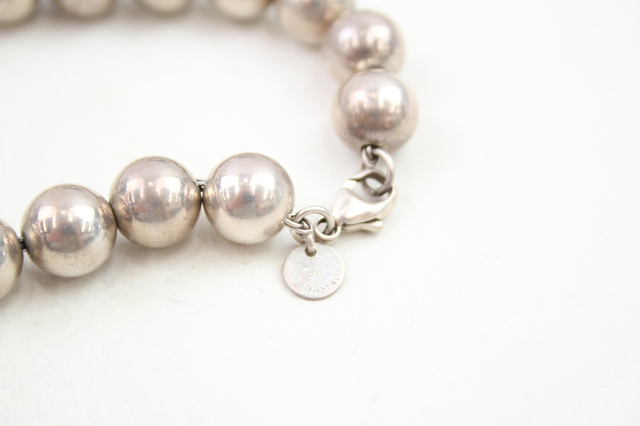 A silver beaded bracelet by Tiffany and Co (20g) - Image 6 of 8