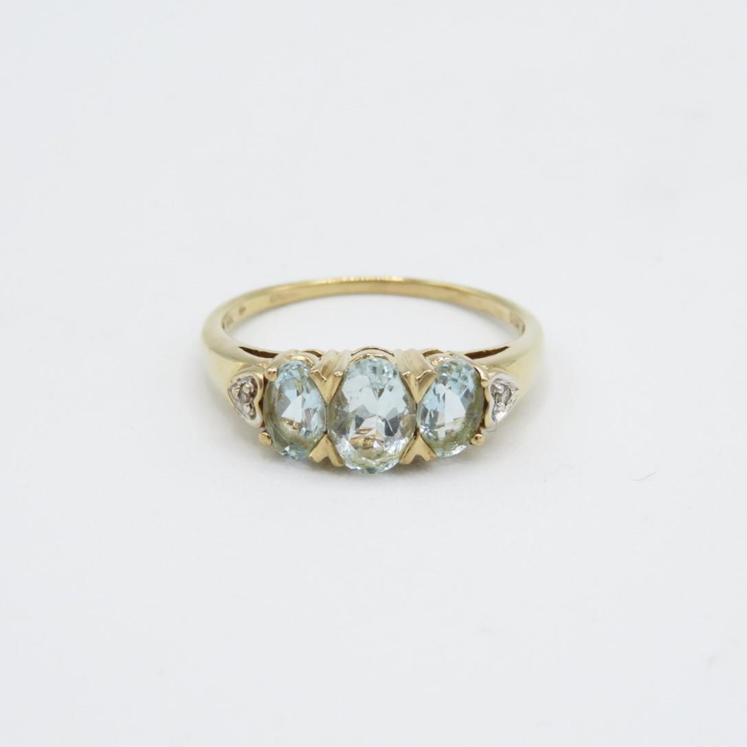 9ct gold aquamarine three stone ring with diamond set heart shoulders Size R 1/2 - 2.5 g