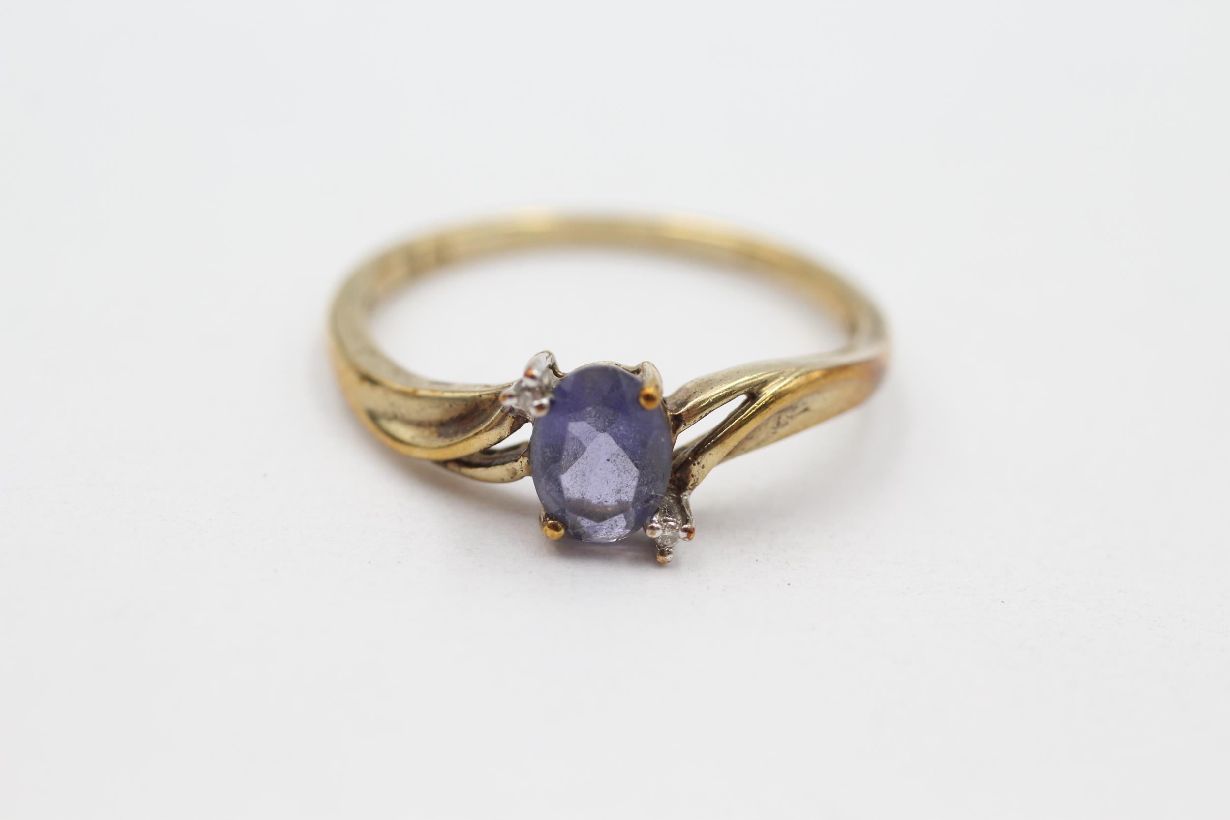 9ct gold oval cut iolite & diamond ring Size S - 2 g