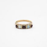 9ct gold garnet & opal five stone ring Size N - 2.4 g