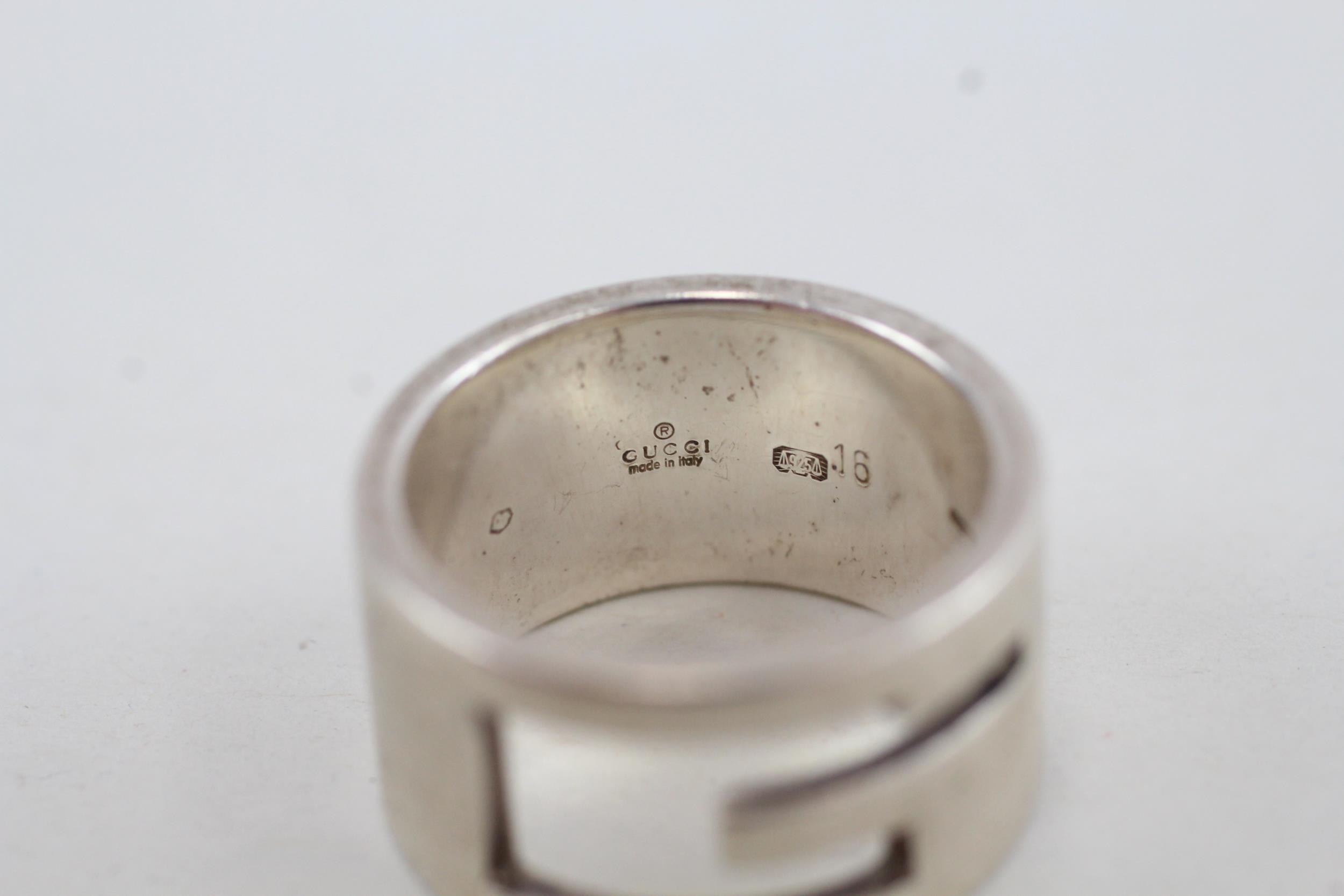 Gucci sterling silver G cutout statement ring (14g) Size O - Image 5 of 5