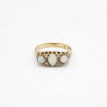 9ct gold vintage opal & diamond ring (2.5g) Size L