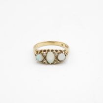 9ct gold vintage opal & diamond ring (2.5g) Size L