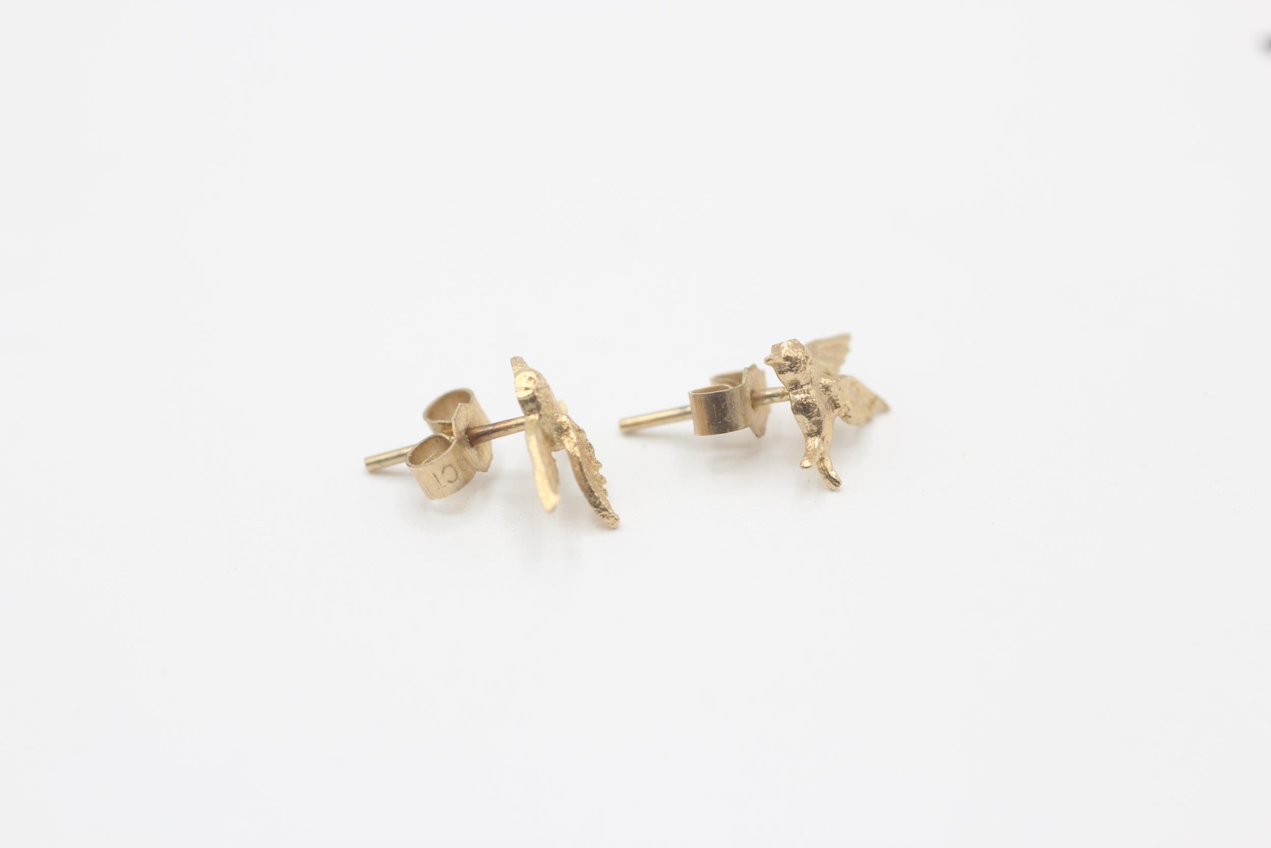 9ct gold bird stud earring with scroll backs - 0.5 g - Image 2 of 4