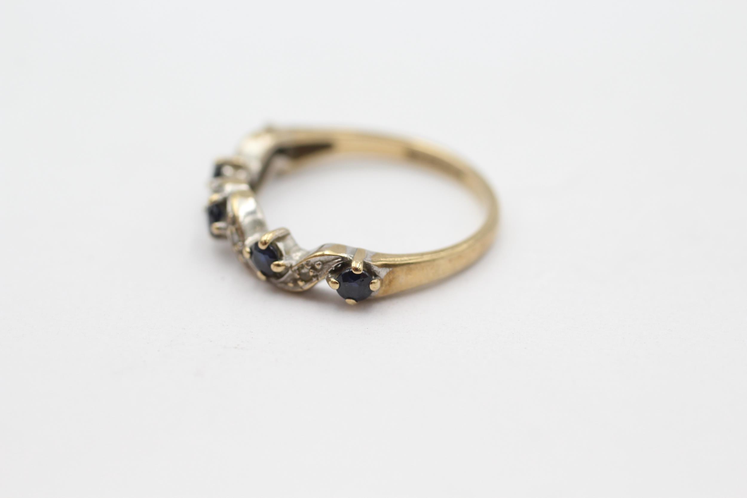 9ct gold vintage sapphire & diamond half eternity ring Size K - 1.6 g - Image 3 of 4