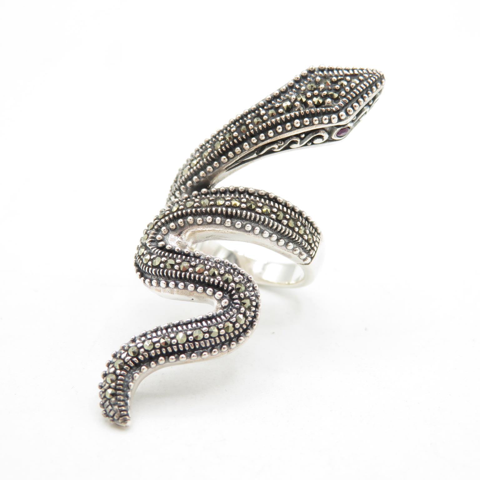 HM Sterling Silver 925 long snake ring with red stone eyes and curled tail (10.7g) In excellent - Image 4 of 6