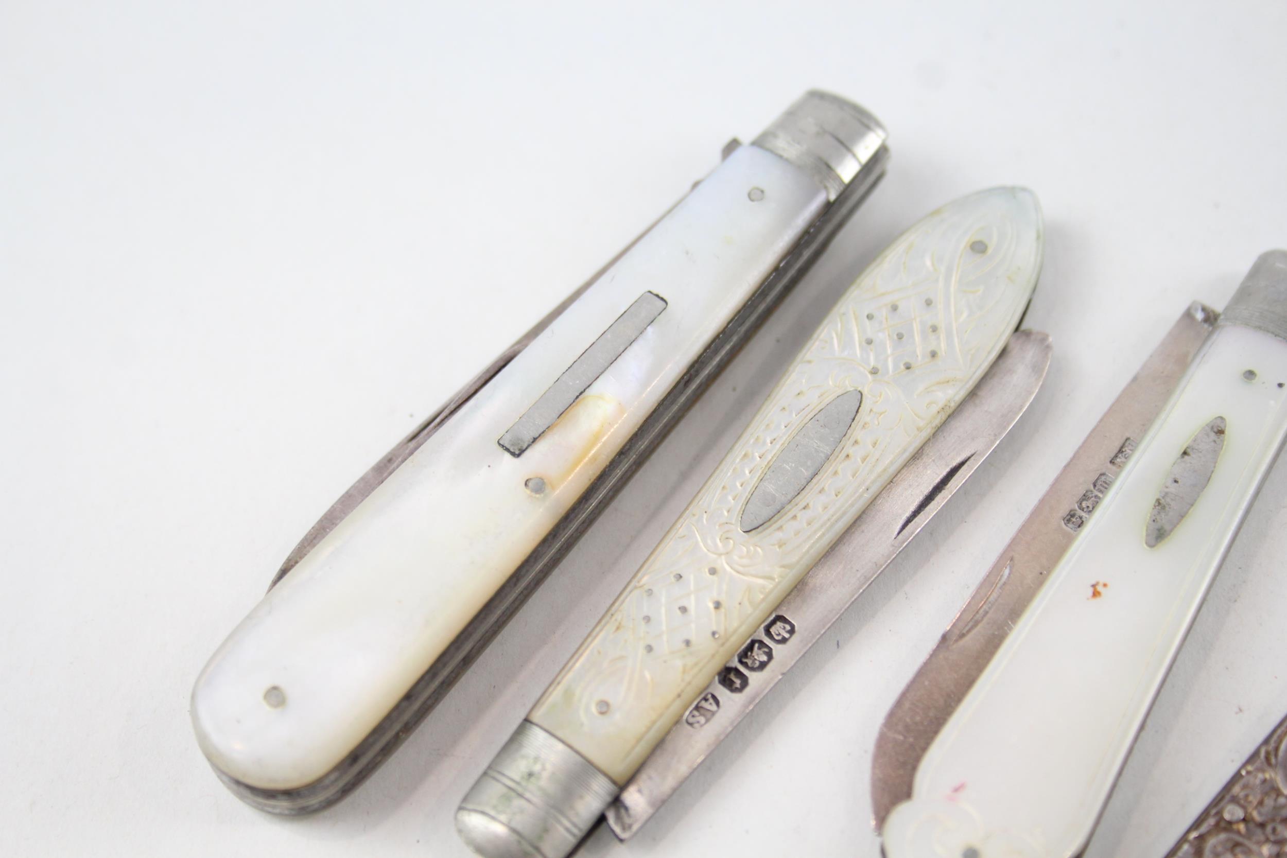 5 x Antique Hallmarked .925 Sterling Silver Fruit Knives Inc MOP Etc (126g) - In antique condition - Image 3 of 4