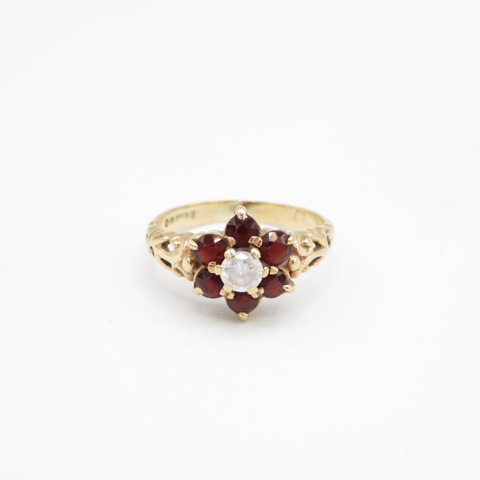9ct gold 1970's garnet & cubic zirconia cluster ring Size N - 2.6 g