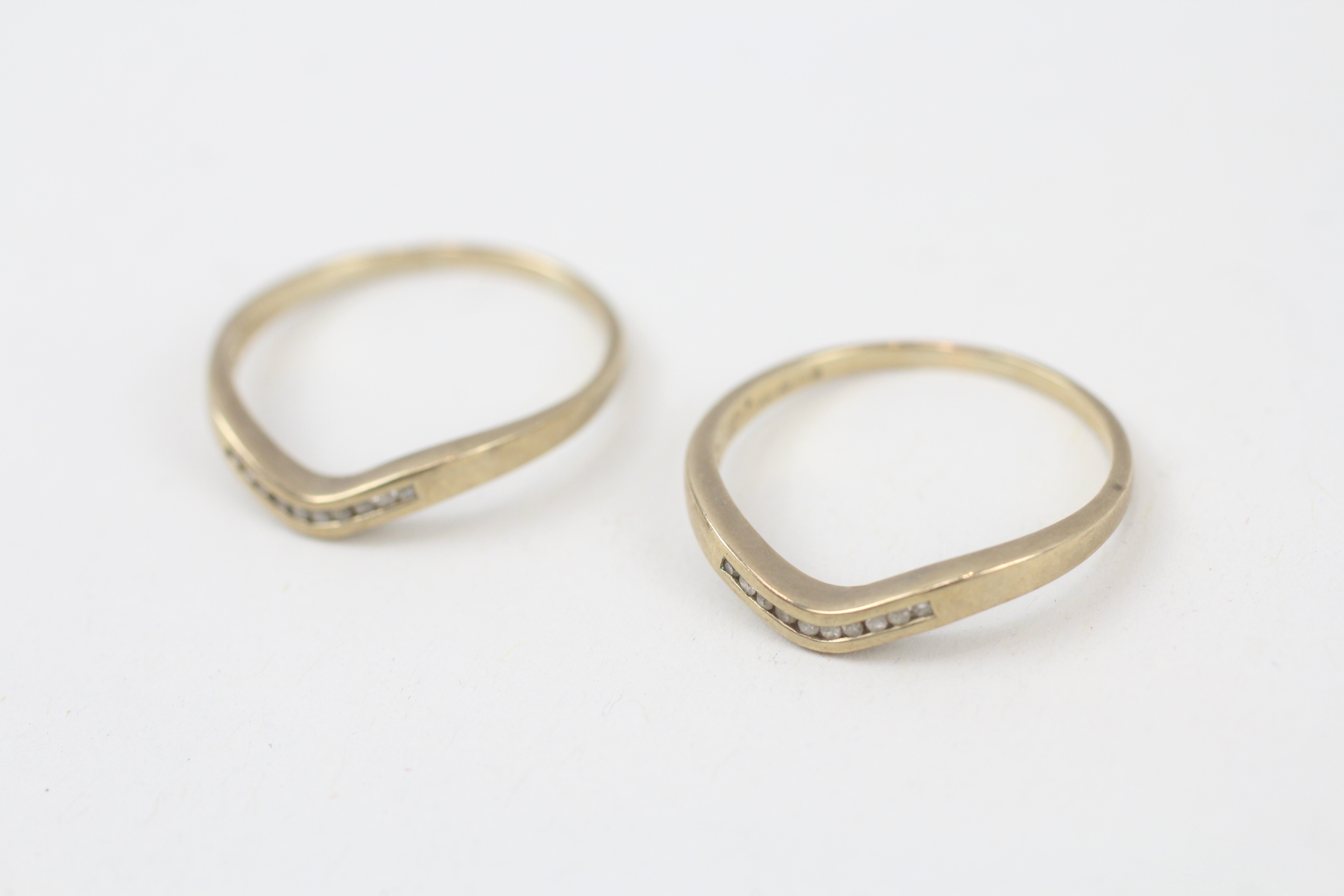 2x 9ct gold diamond wishbone ring Size S + S - 3.1 g - Image 3 of 5