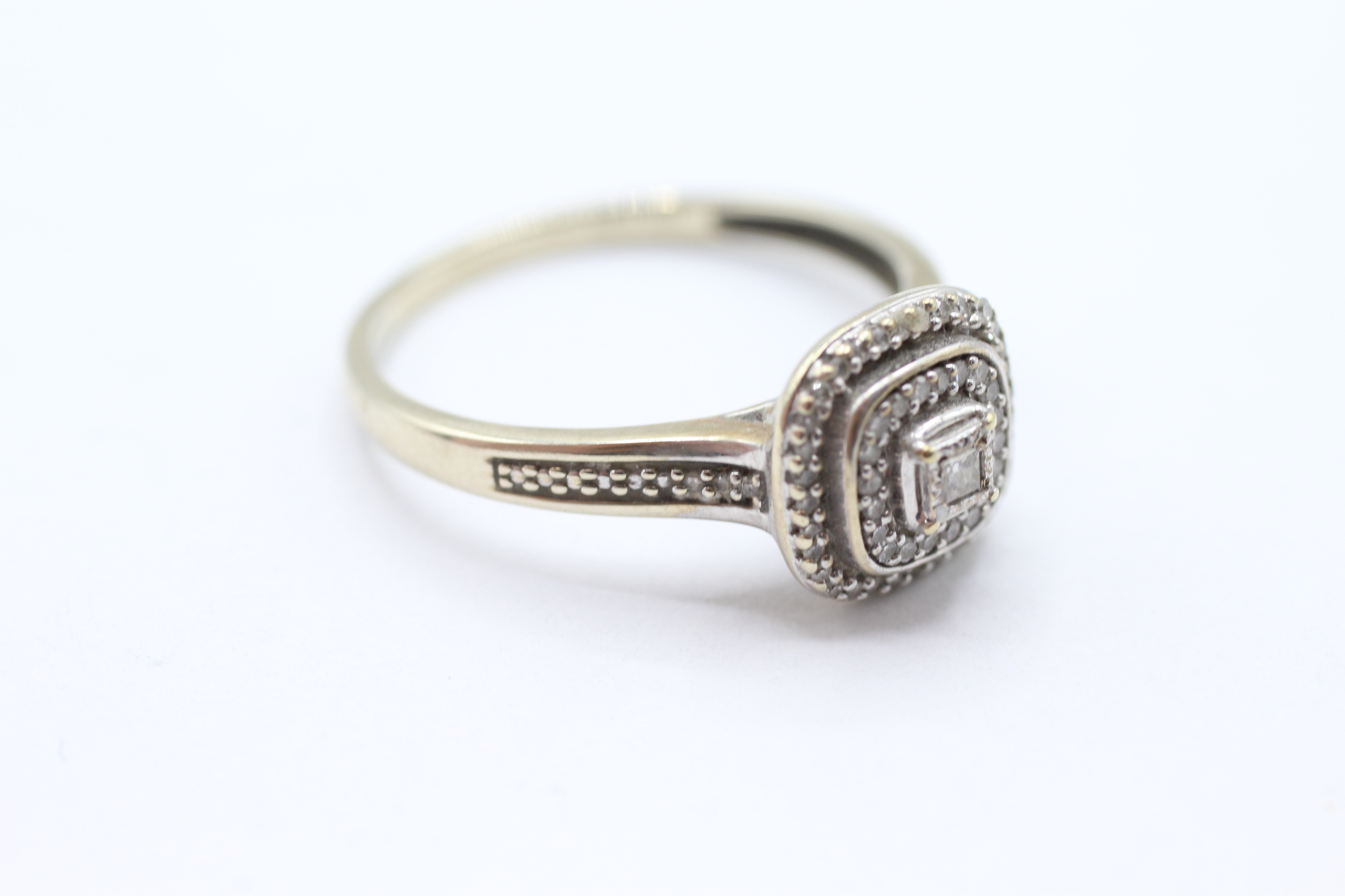 9ct gold diamond halo ring Size T - 3.1 g - Image 2 of 5