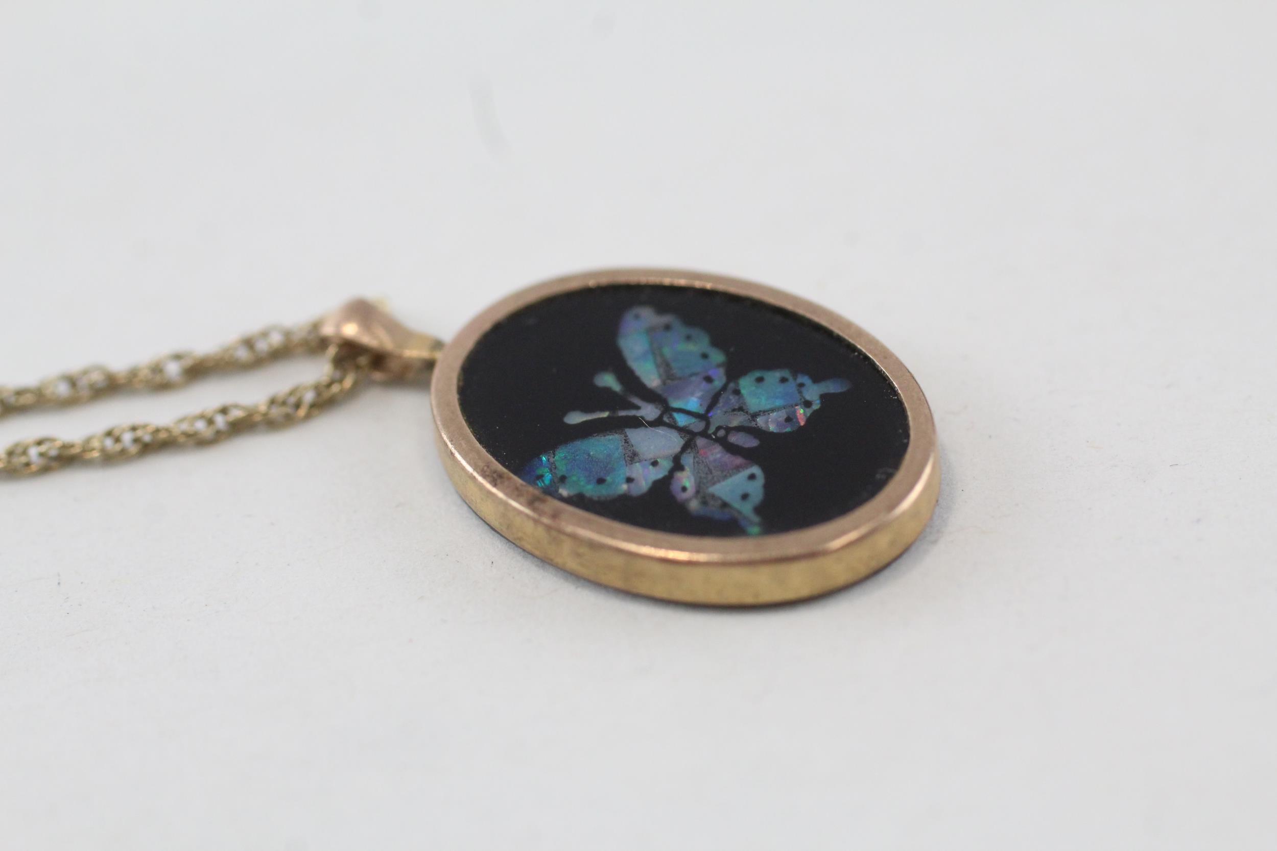 9ct gold opal triplet butterfly pendant necklace - 2.5 g - Image 2 of 4