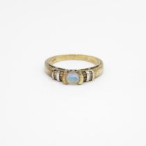9ct gold moonstone solitaire ring with white gemstone set shank Size O - 3.1 g