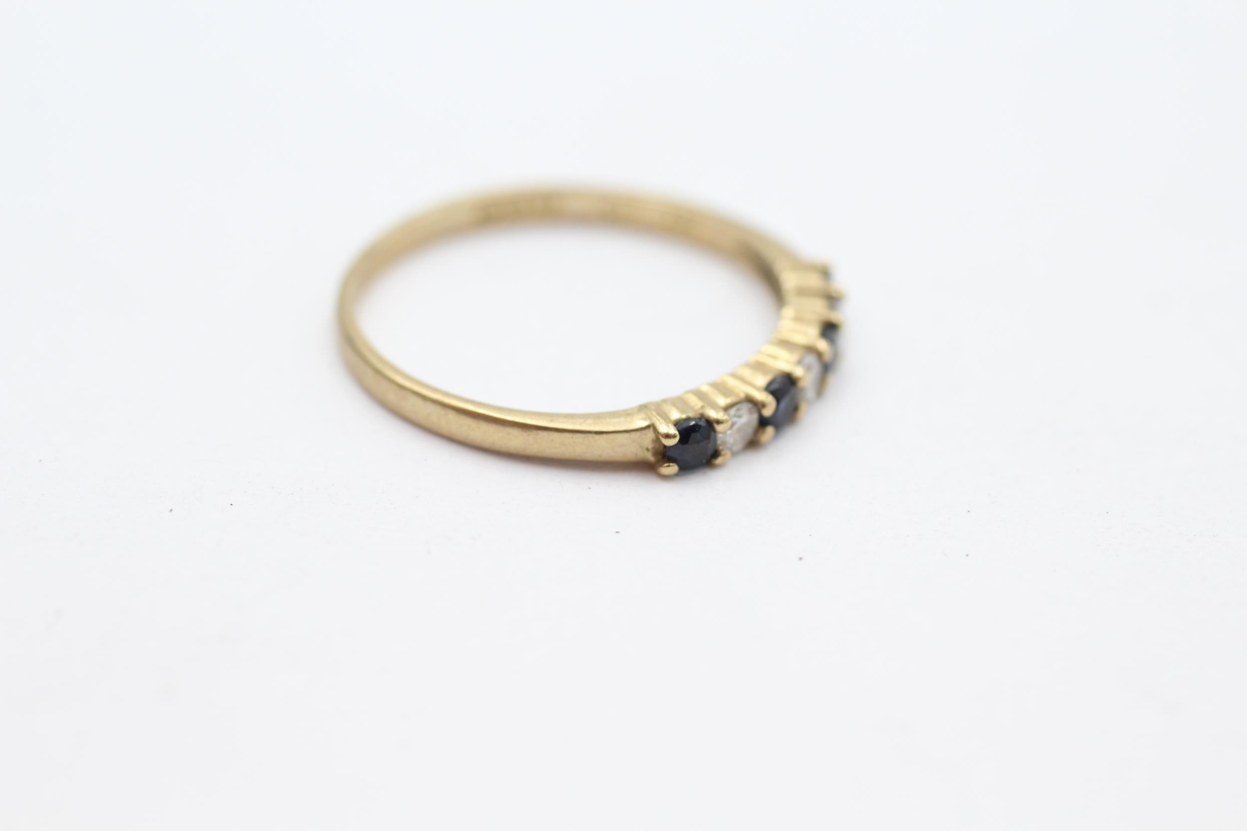 9ct gold vintage sapphire & diamond half eternity ring Size N - 1.1 g - Image 2 of 4