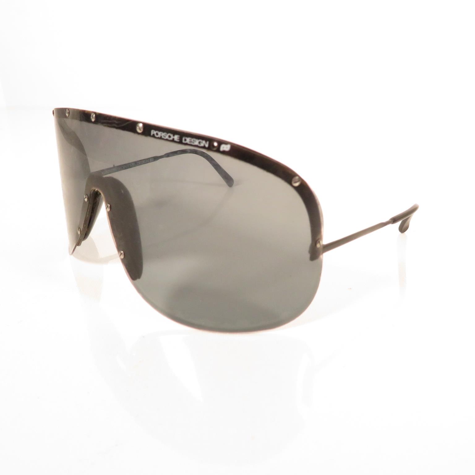 Pair of Porsche Folding Sunglasses, Per Sol folding Sunglasses, Oakley sunglasses and Porsche design - Bild 12 aus 17