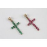 2x 9ct gold ruby & emerald cross pendants - 1.3 g