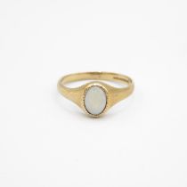 9ct gold opal single stone ring Size P - 2.1 g