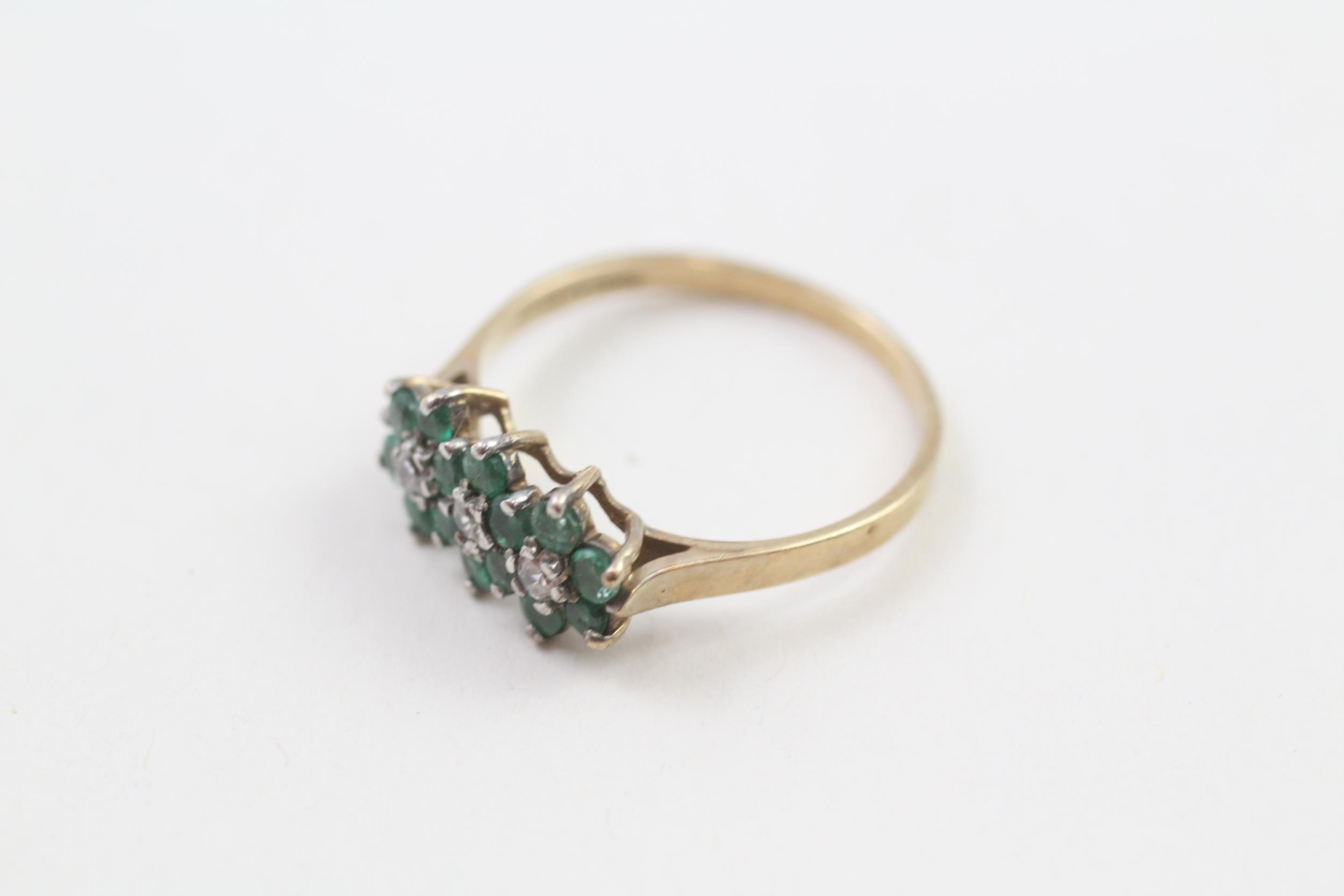 9ct gold vintage emerald & cubic zirconia cluster ring, claw set (1.8g) Size P - Image 2 of 4