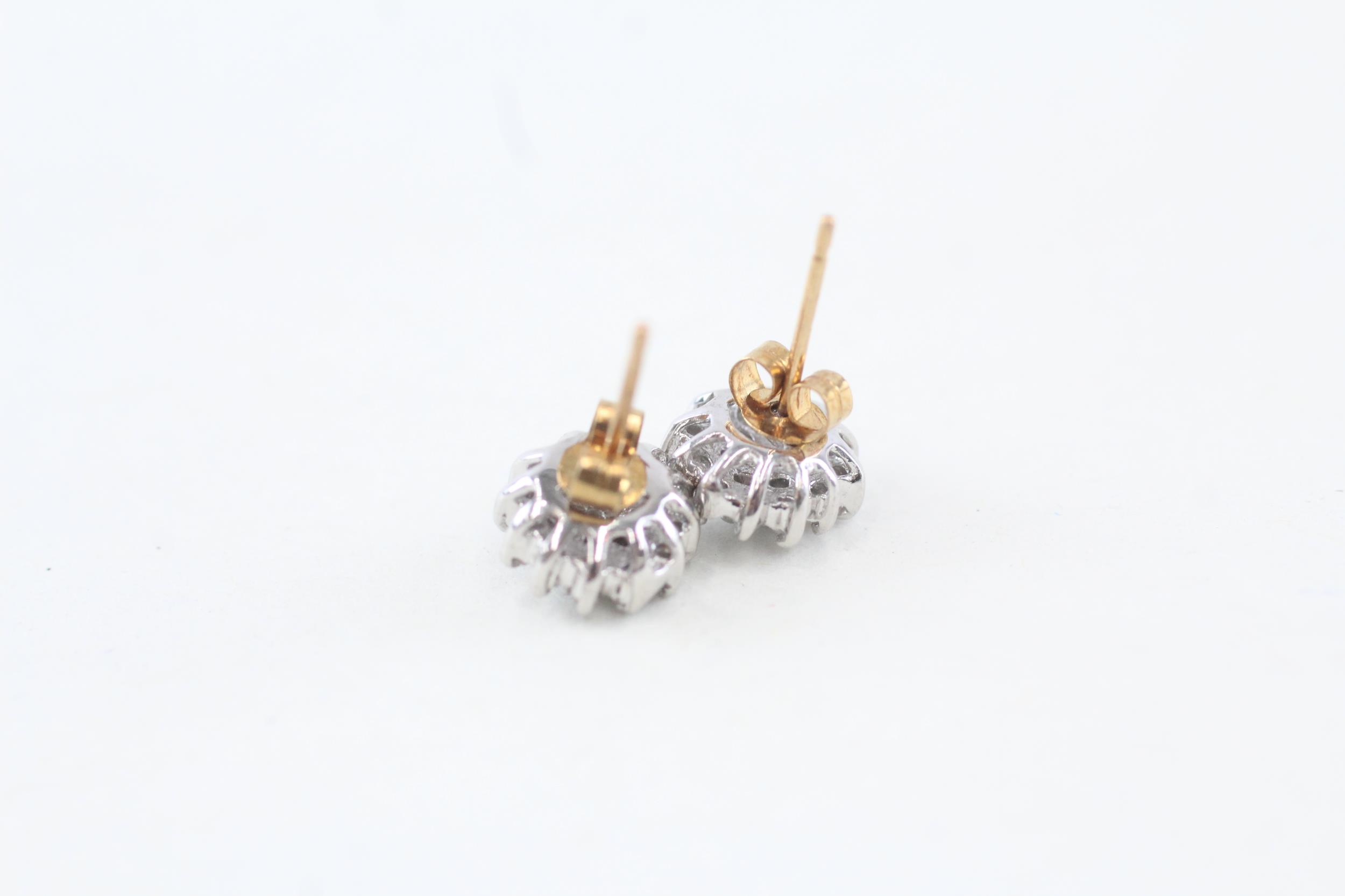 9ct gold diamond set cluster stud earrings - 1.6 g - Image 4 of 4